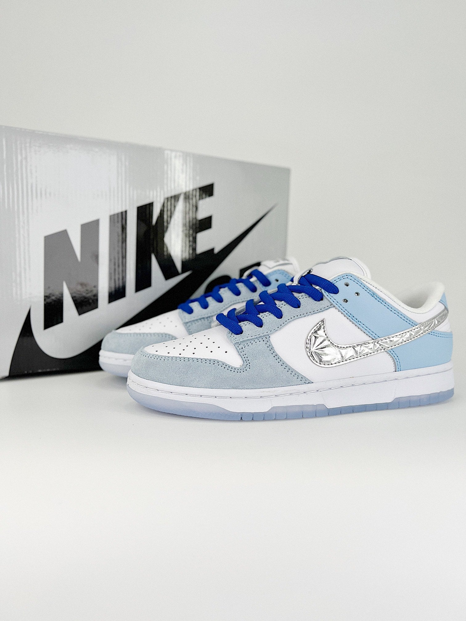 Nike SB Dunk Low silver blue