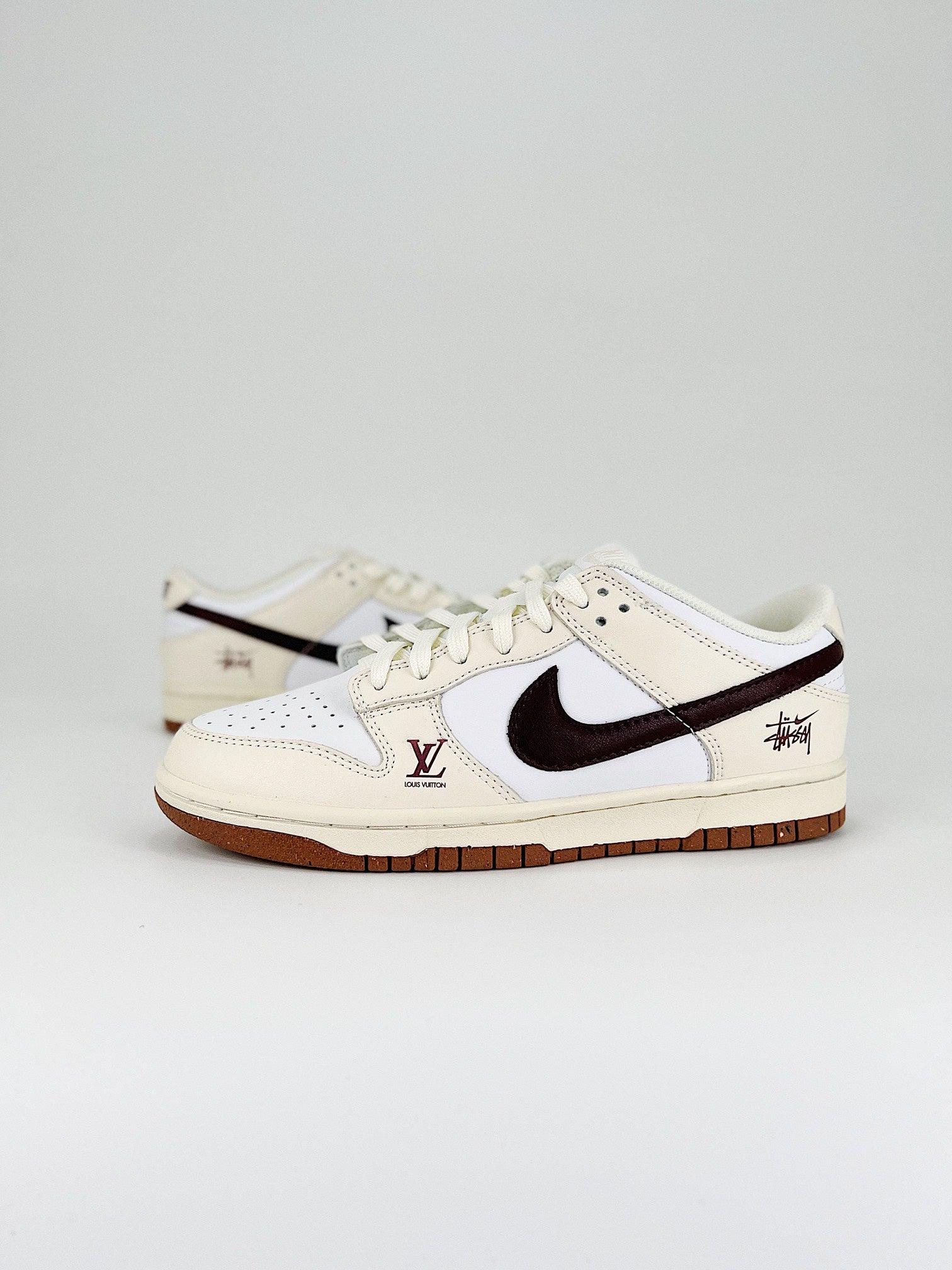 NIKE DUNK LOW PRO SB&LV
"BEIGE  "