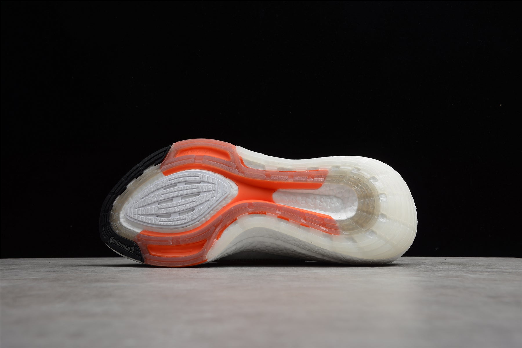 Chaussures Adidas ultraboost blanc/orange/noir