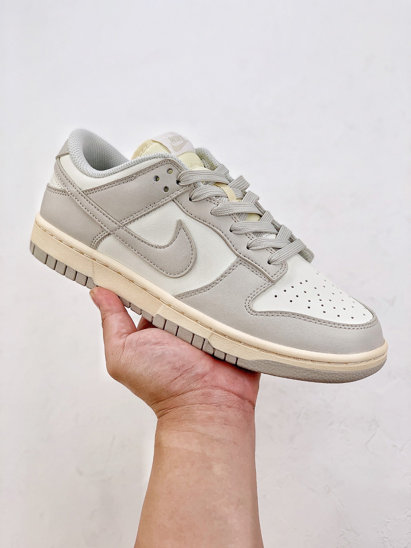 Nike SB Dunk Low "Beige"