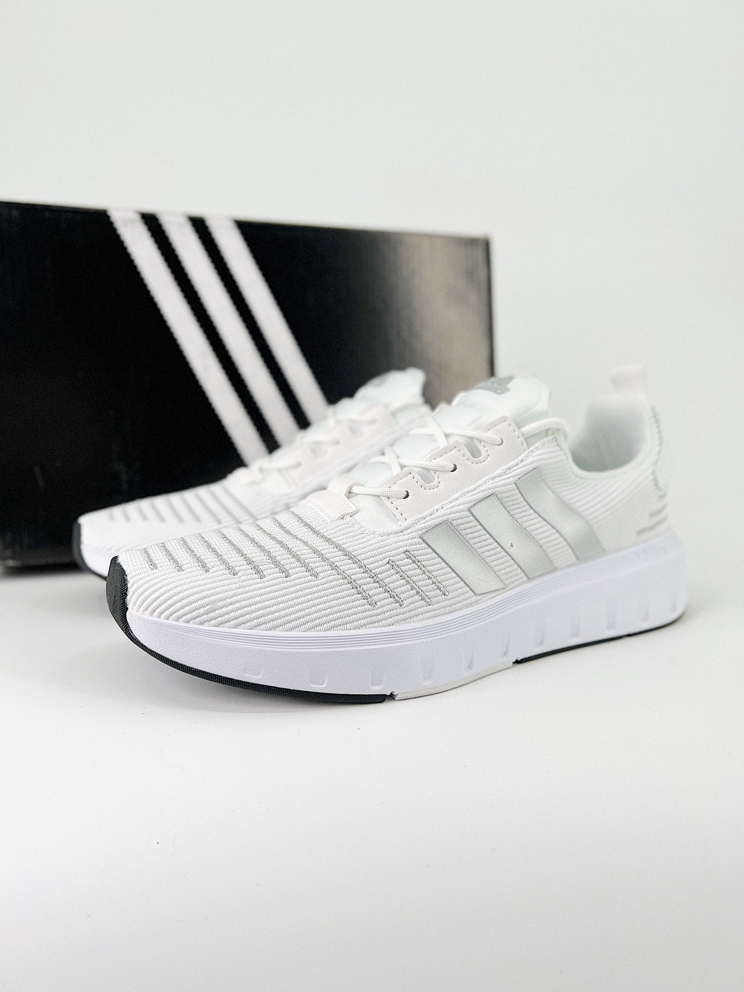Adidas RUN swift white