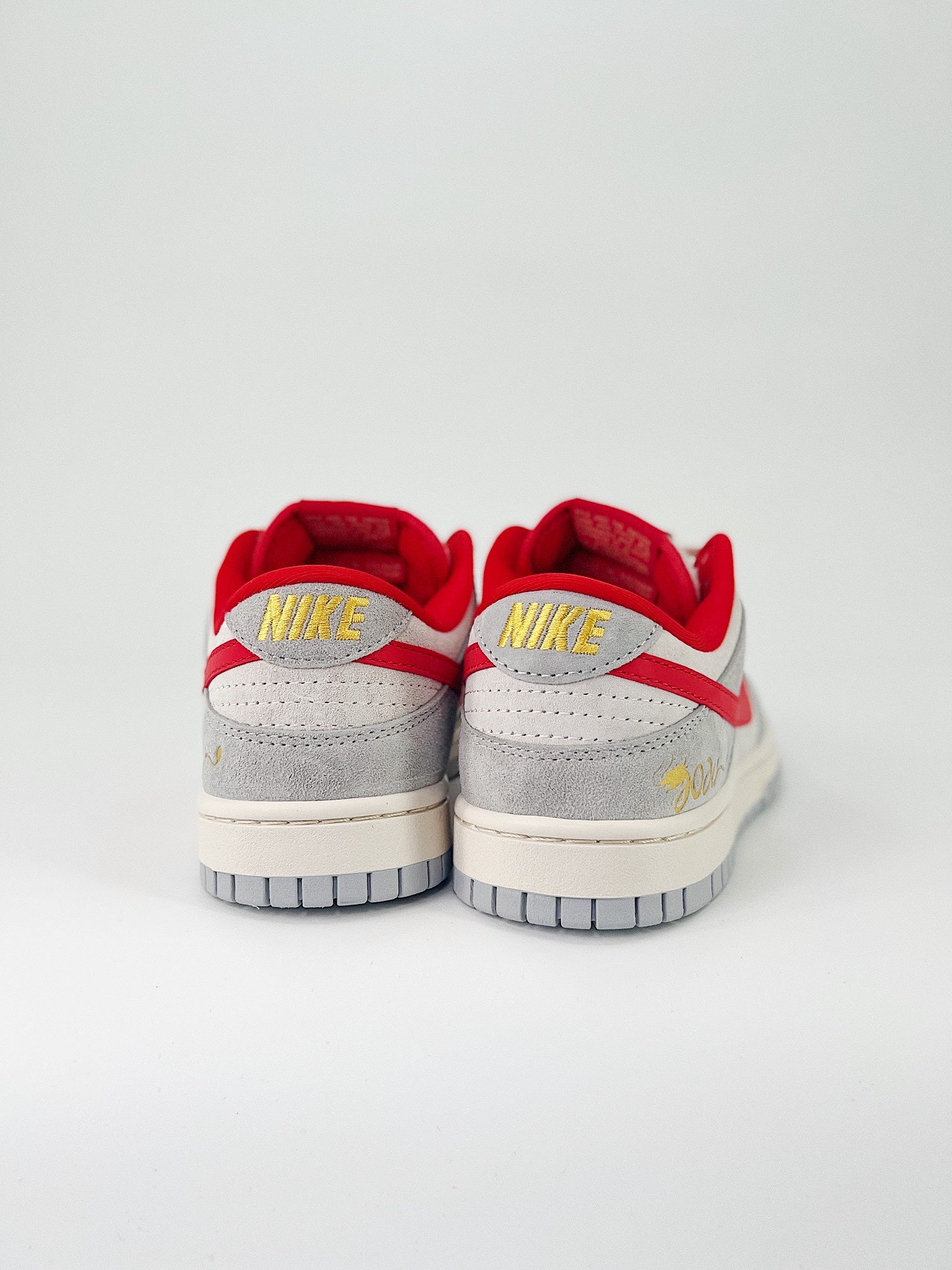 NIKE DUNK LOW RETRO SB 
" Gray Red  "