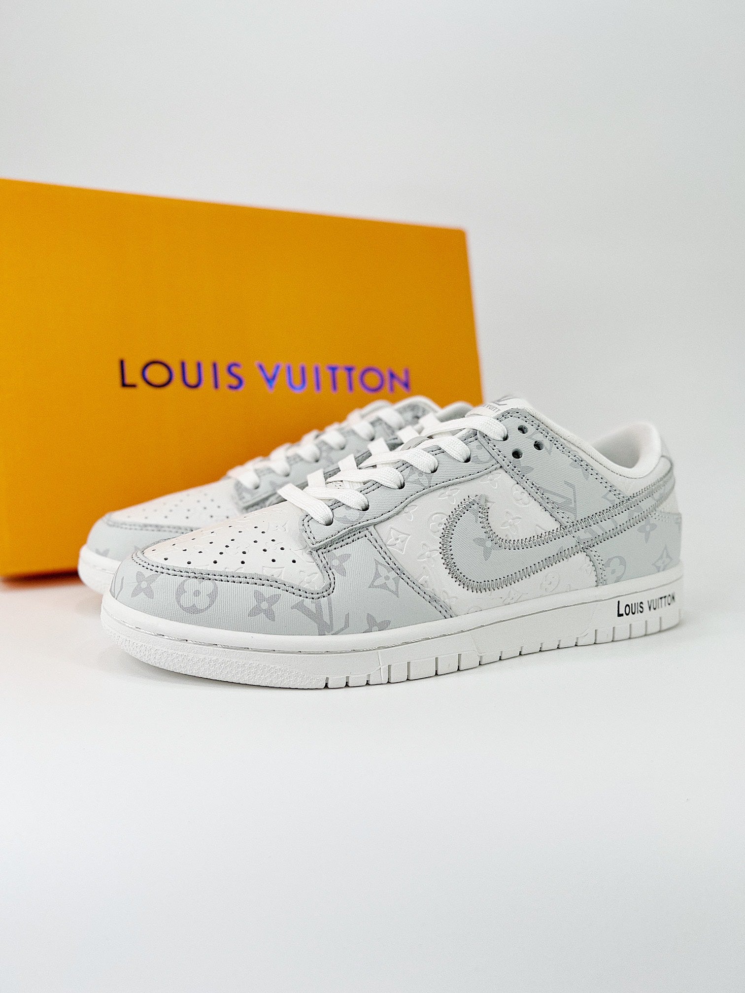 NIKE DUNK LOW RETRO SB & LV 
" White Gray    "