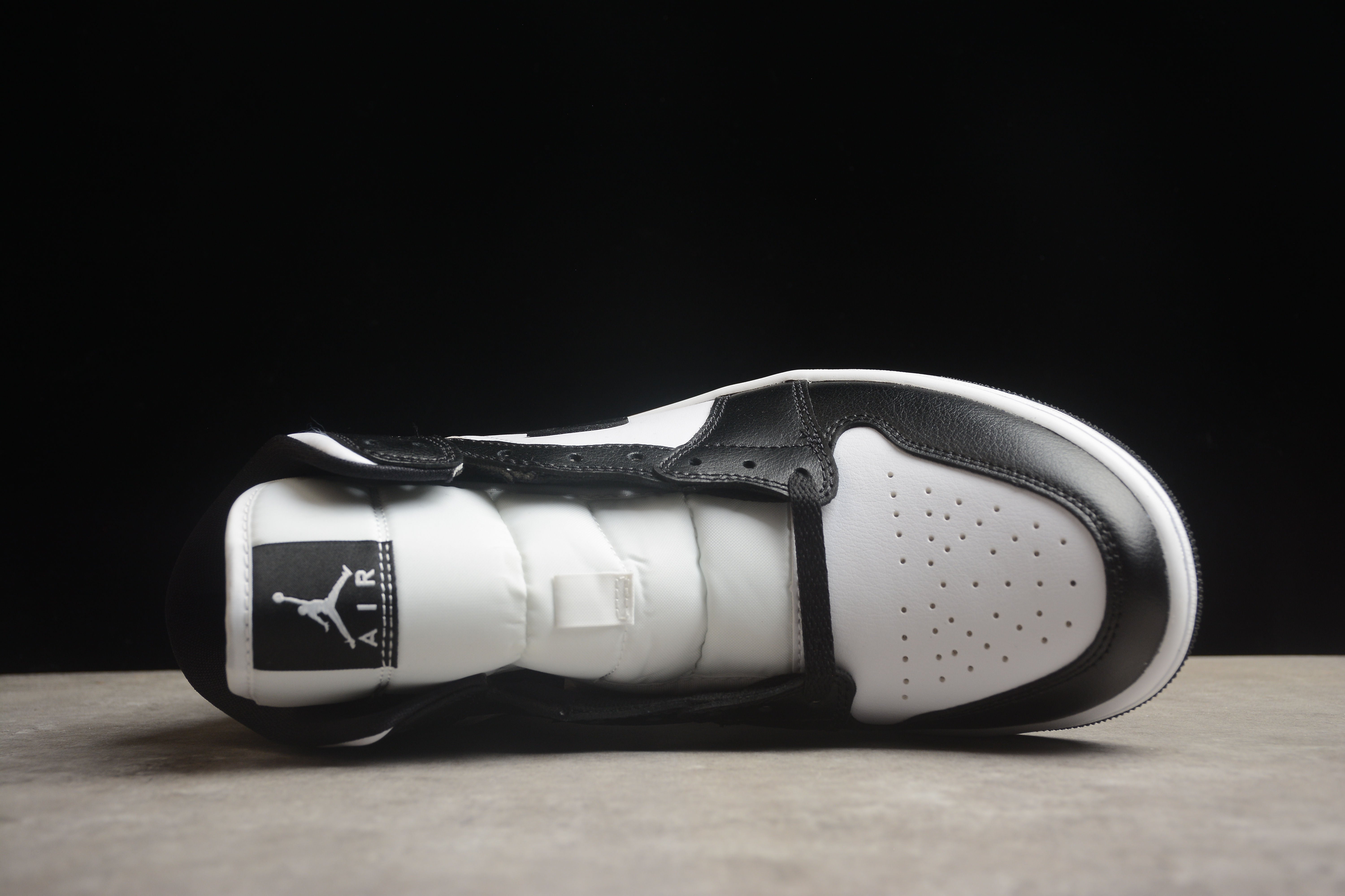 Air jordan mid classical black