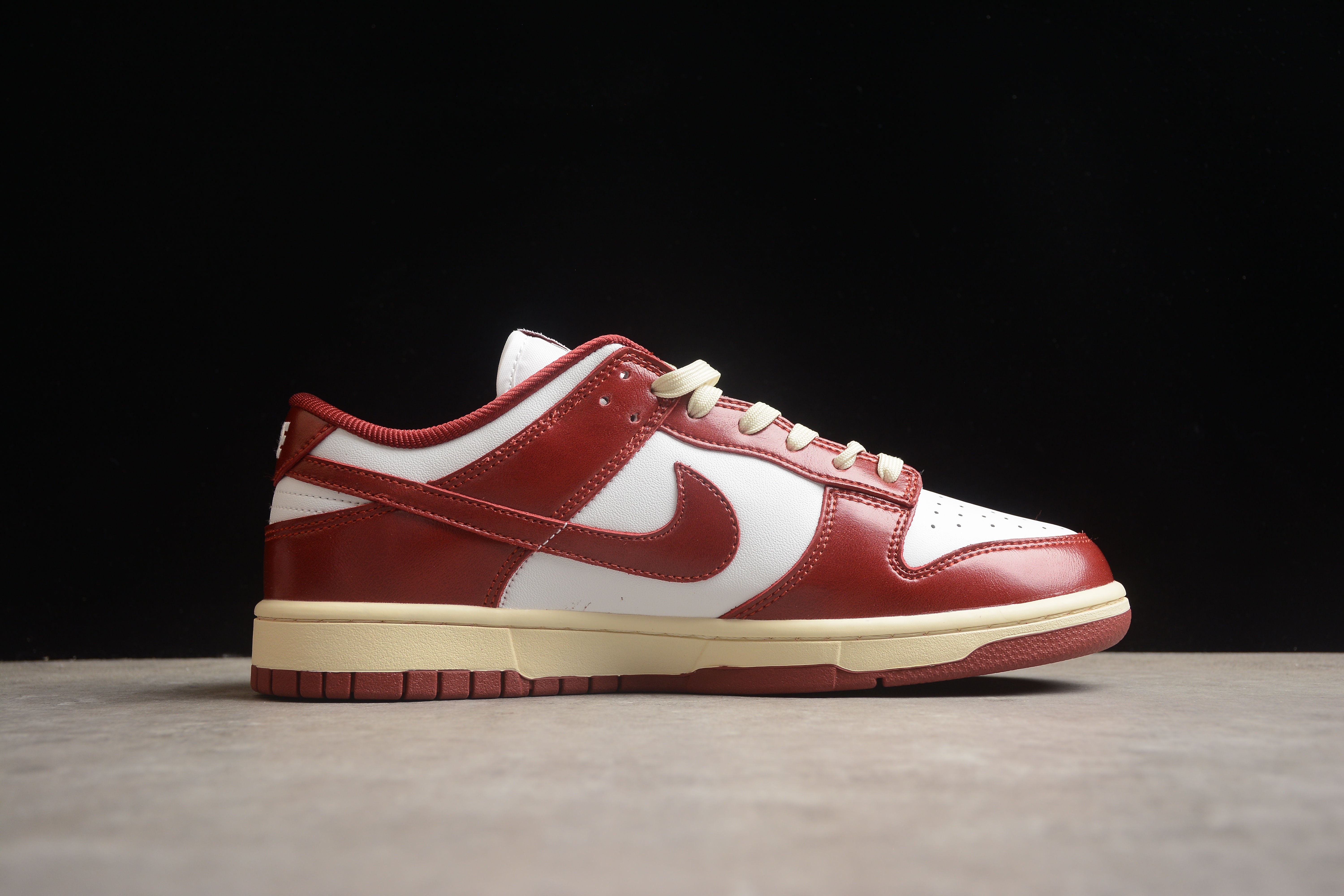 Nike SB dunk low team red shoes