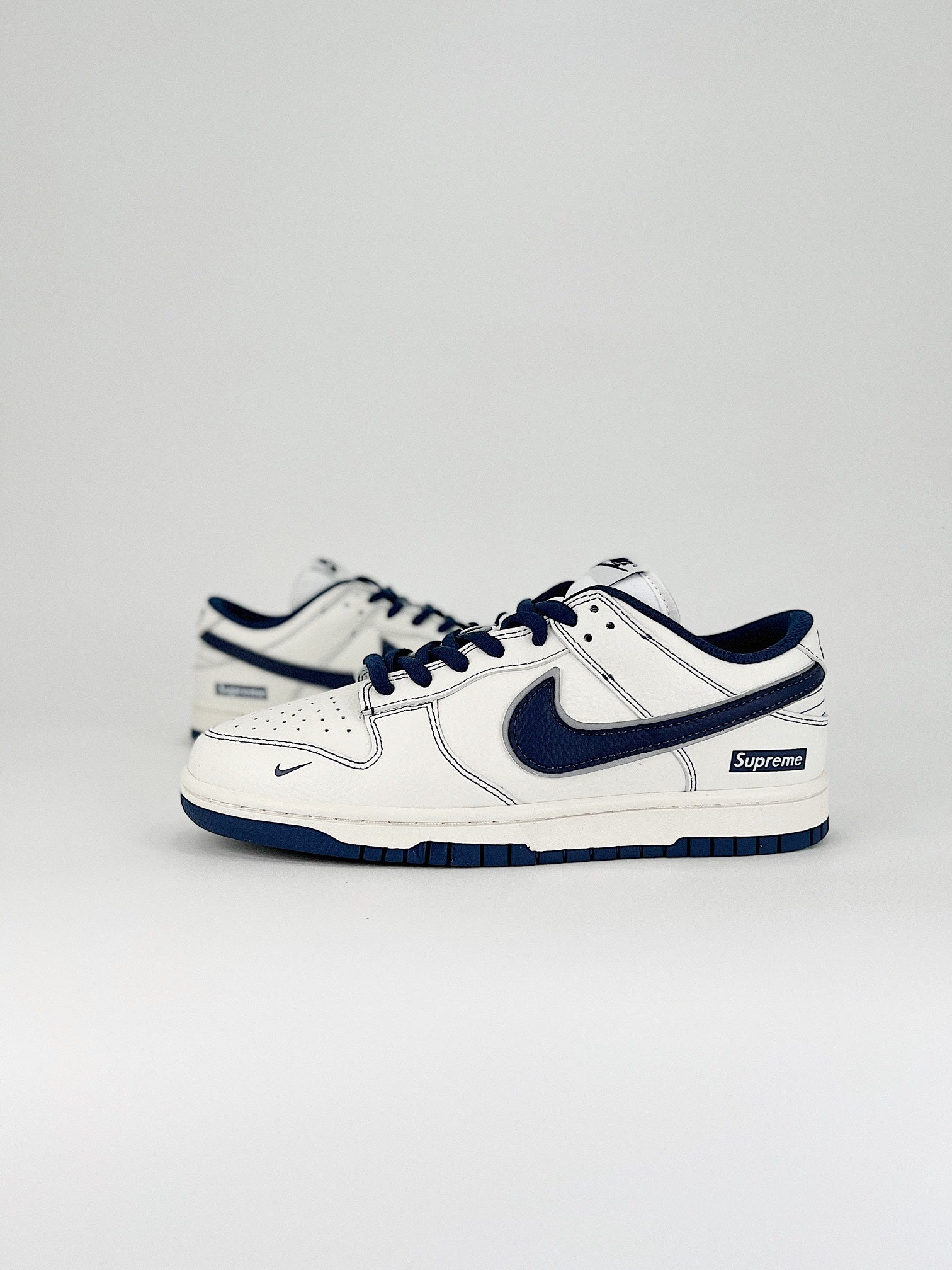 Nike SB Dunk low navy supreme