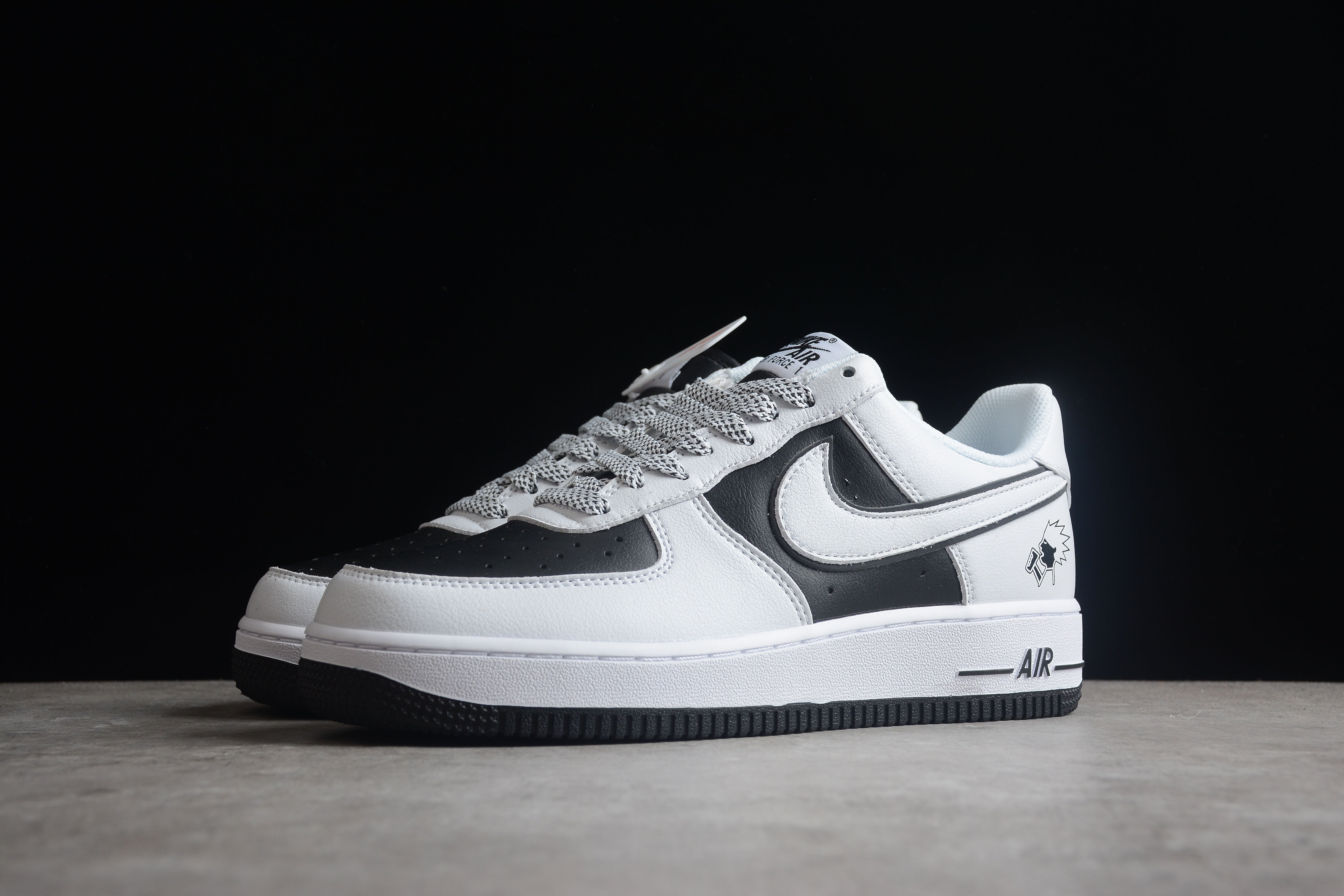 Chaussures Nike Air Force A1 N&amp;B