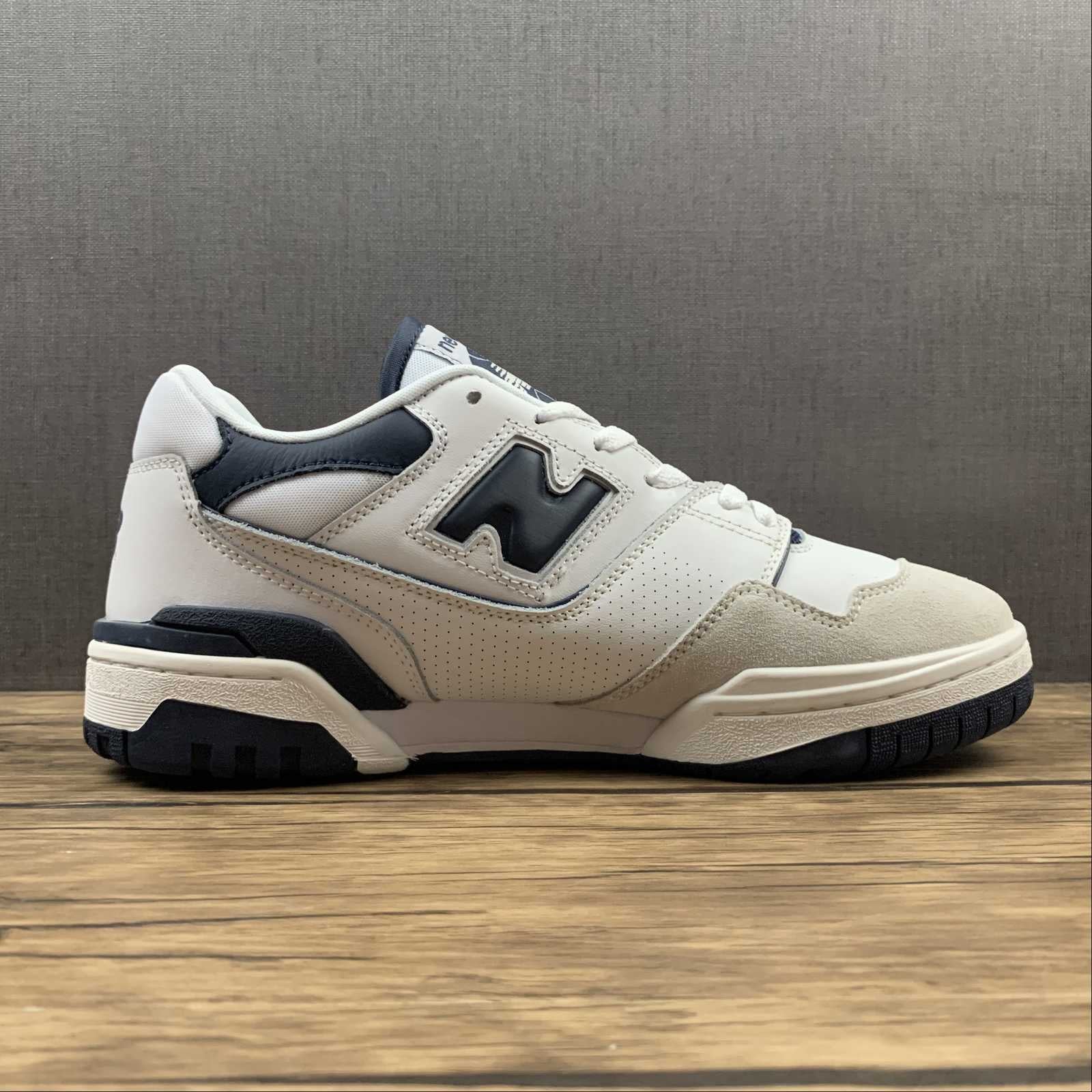 NB 550 black shoes