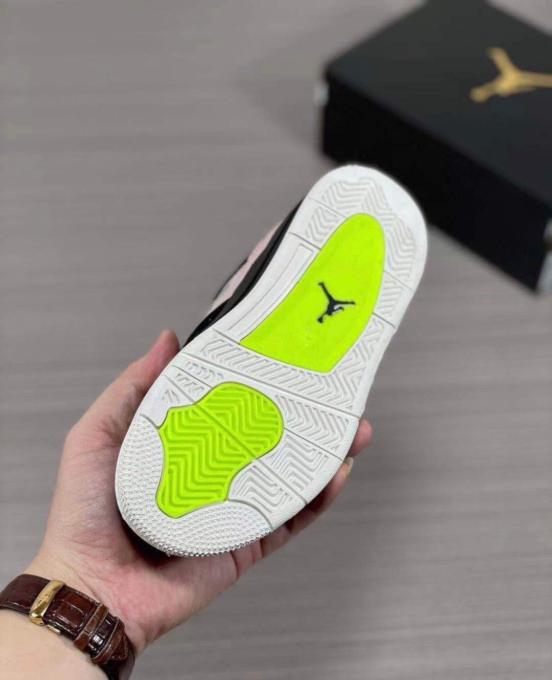 Nike air jordan 4 chaussures éclaboussures