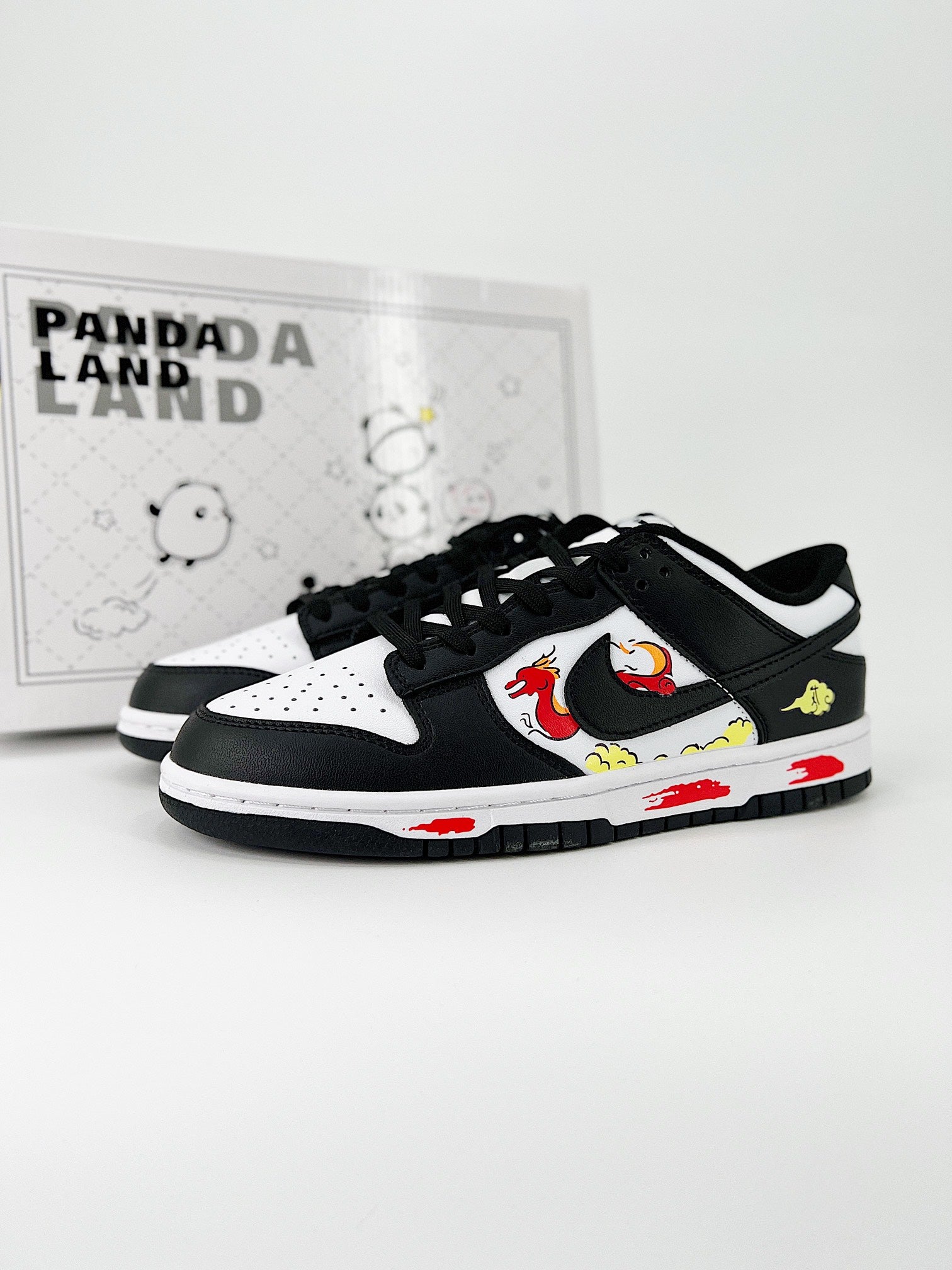 NIKE DUNK LOW RETRO SB 
" Banda land  "