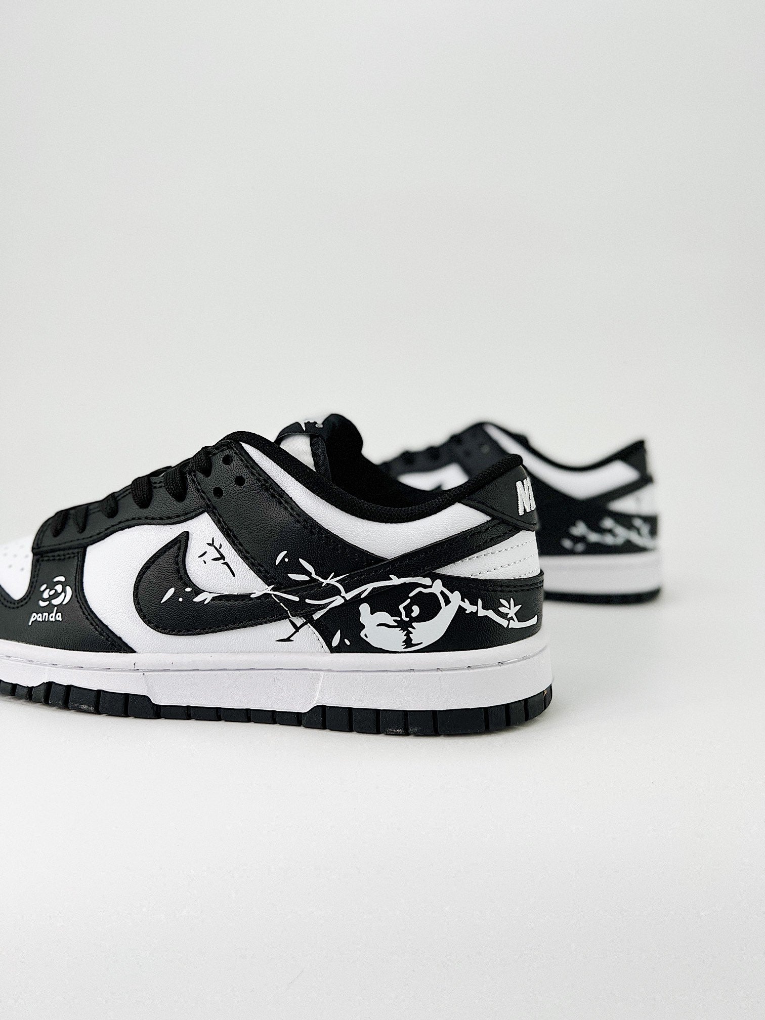 NIKE DUNK LOW RETRO SB 
" Black White   "