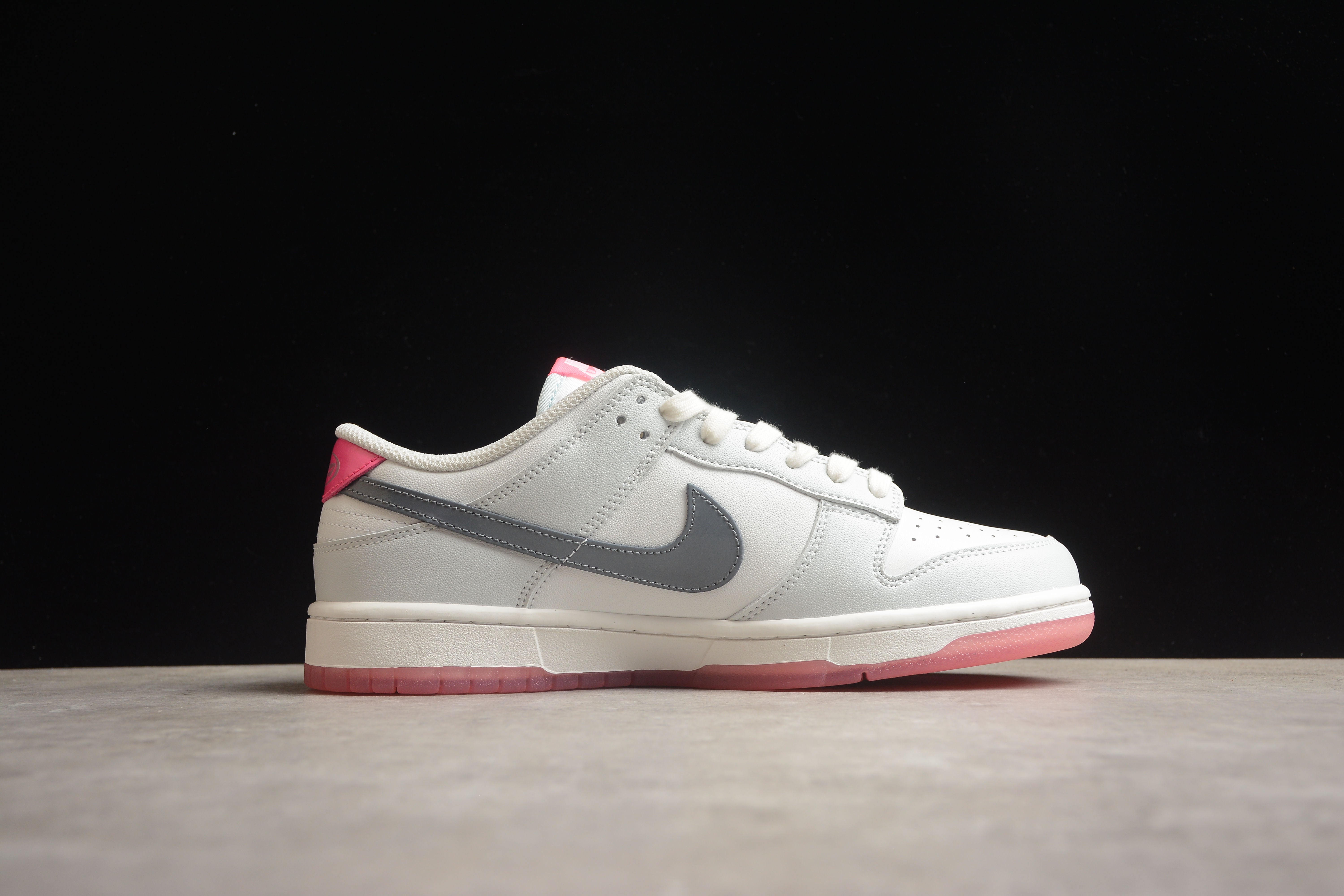 Nike SB dunk low￼520 valentines day  shoes