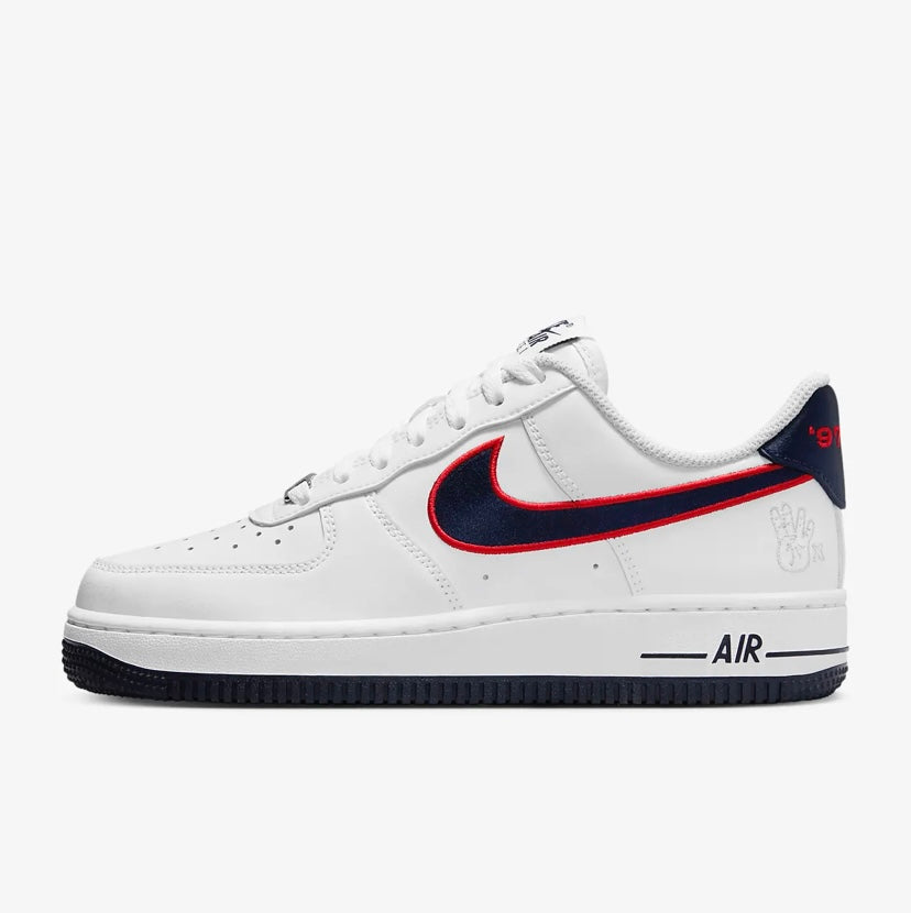 Chaussures Nike airforce A1 blanches et noires et rouges