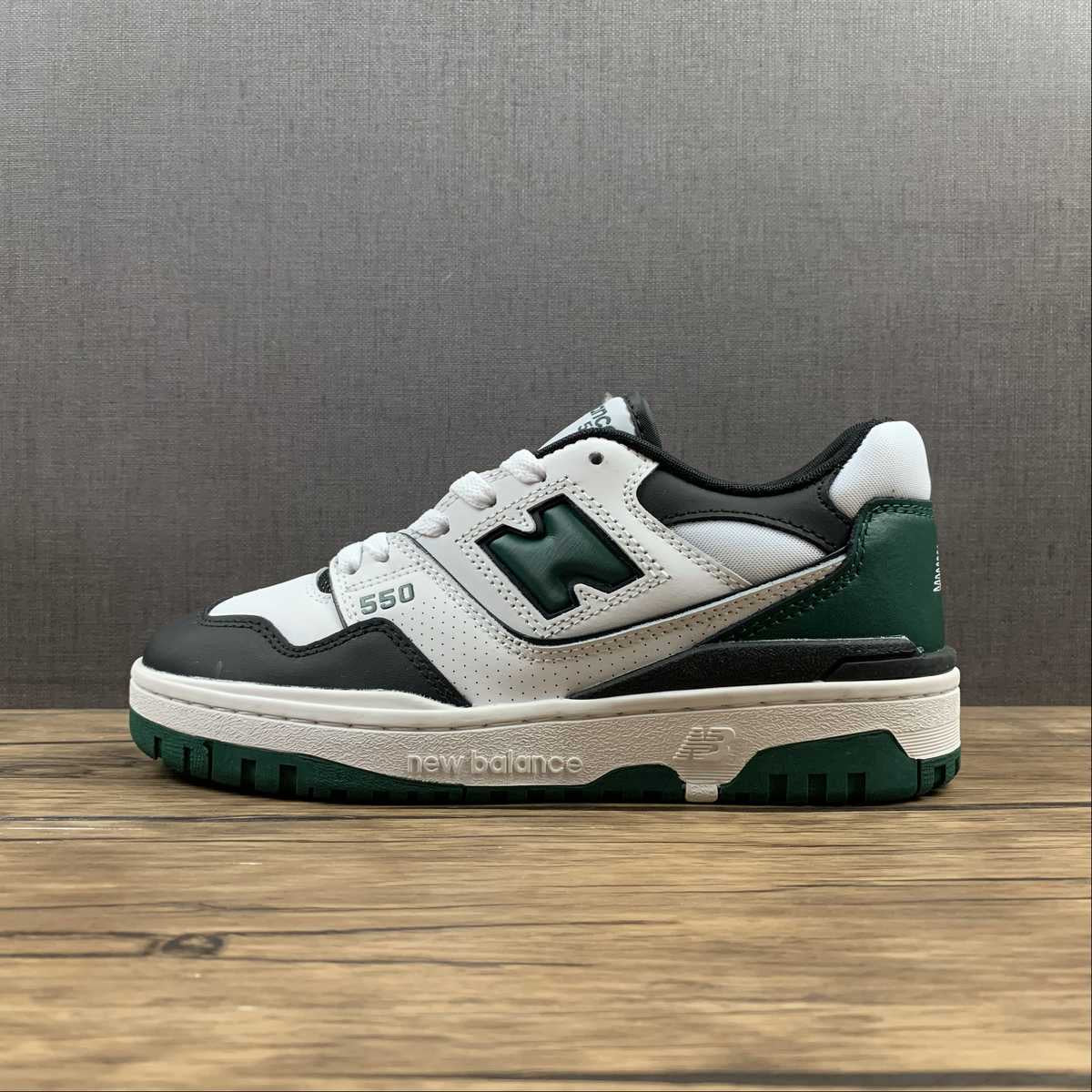 NB 550 green/black shoes