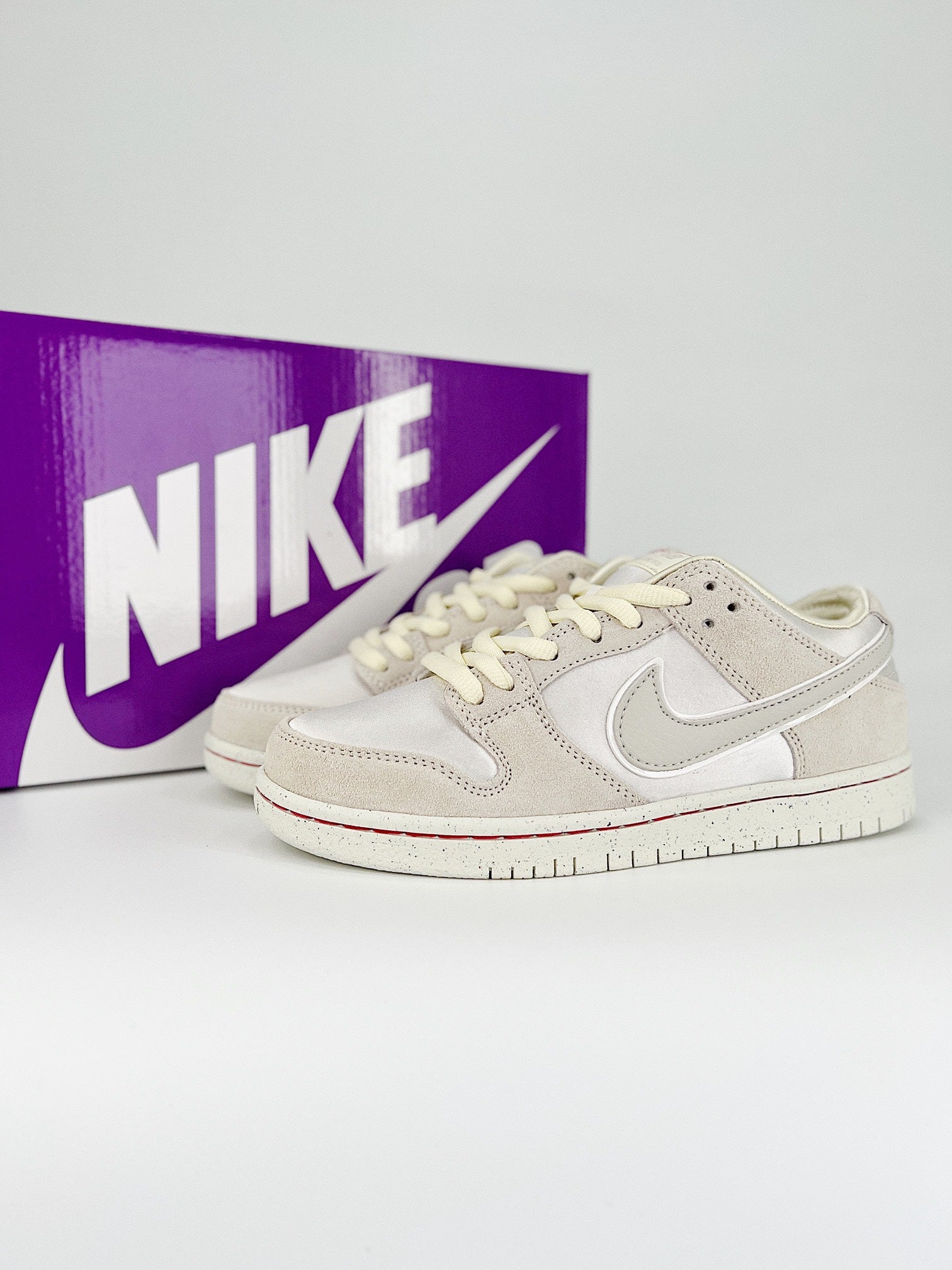 Nike SB Dunk Low beige