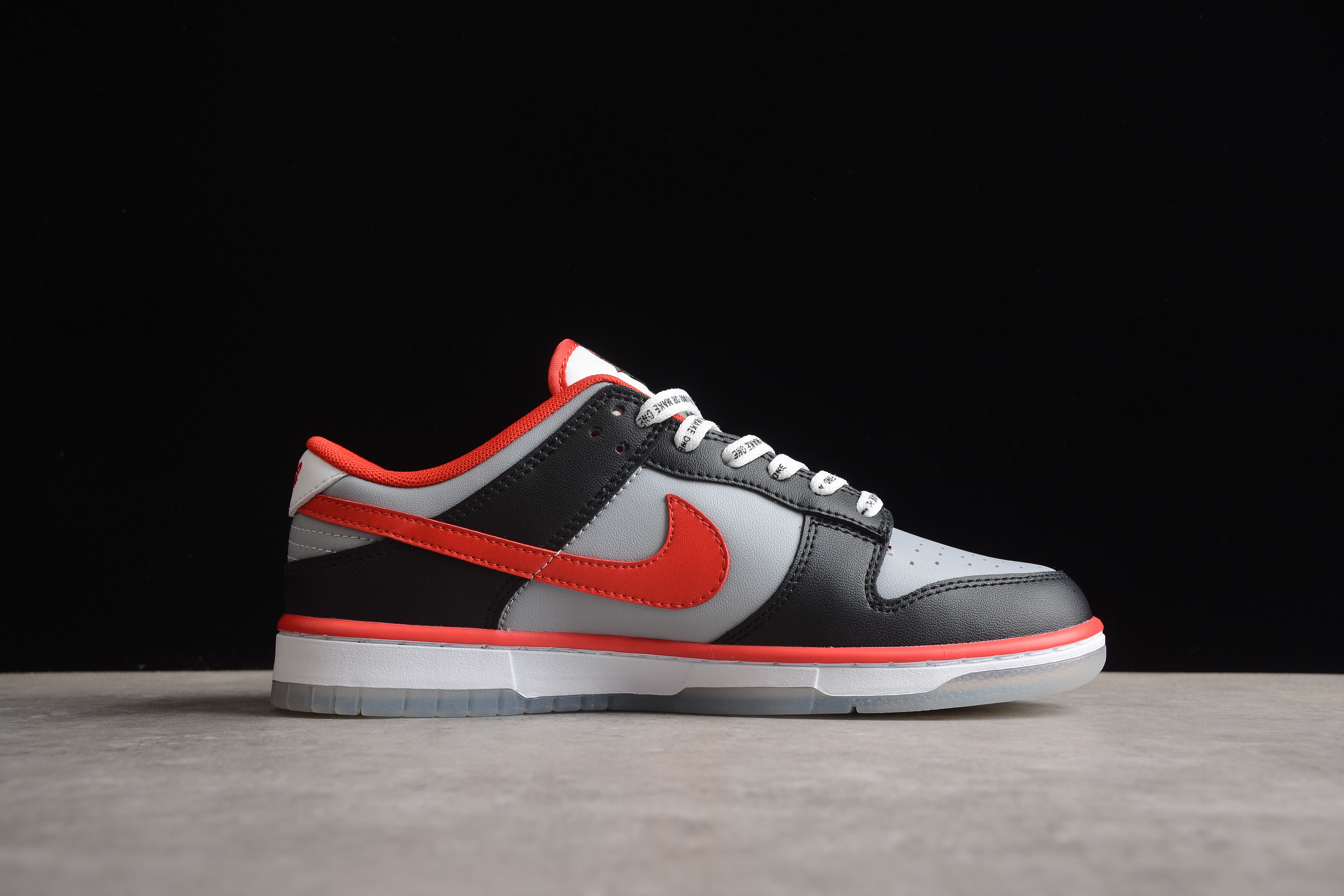 Nike SB dunk low grey/red shoes