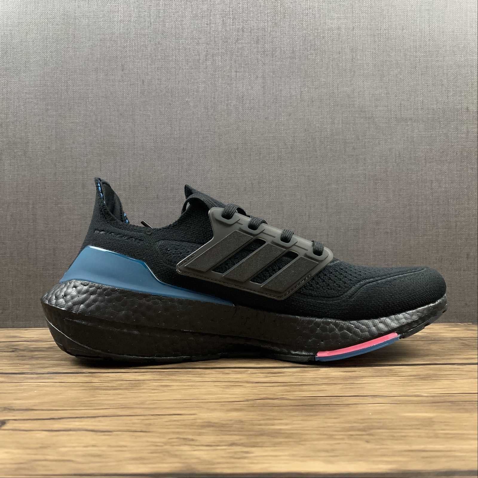 Chaussures Adidas ultraboost noir/bleu/rose
