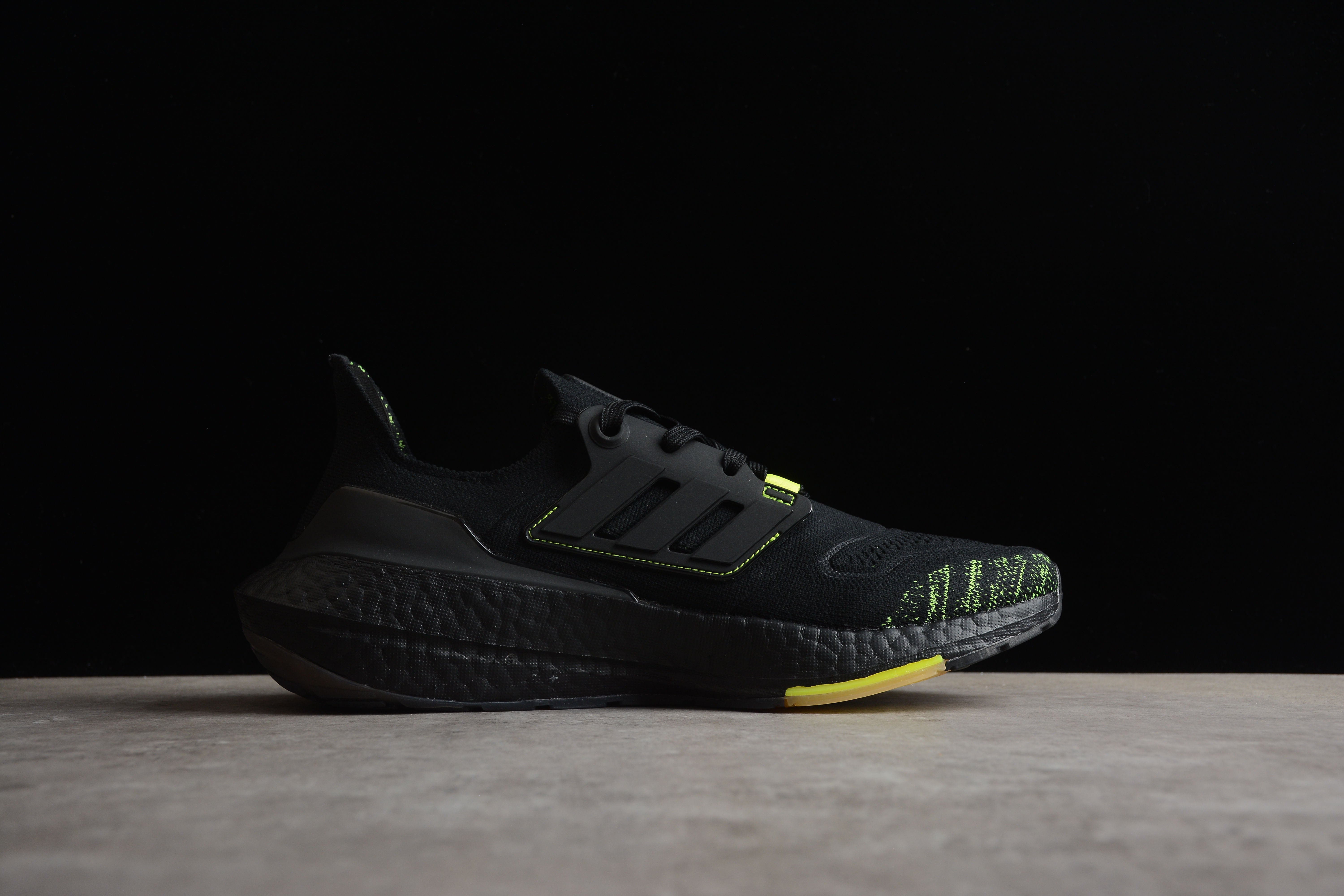 Chaussures Adidas ultraboost noir/jaune