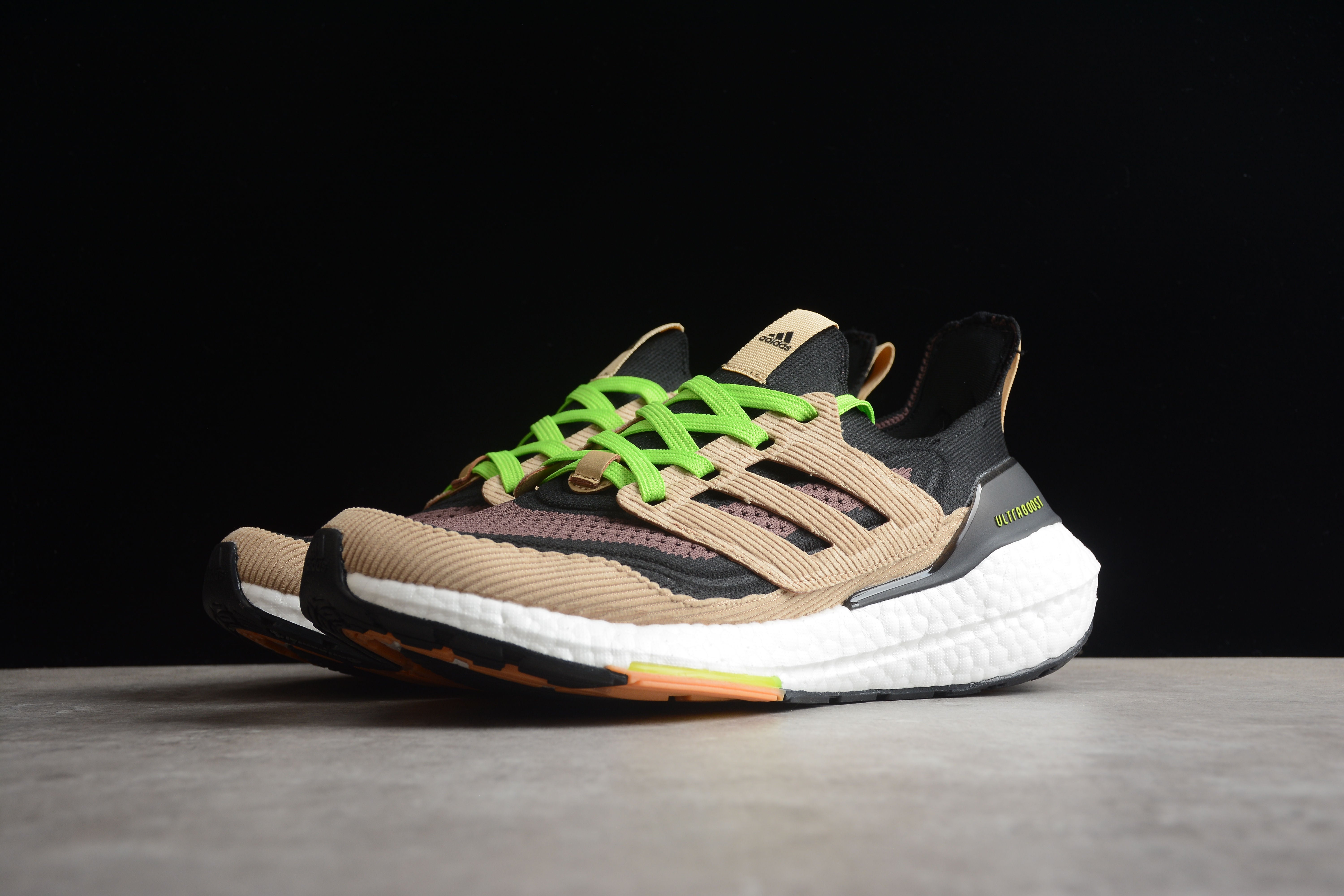Chaussures Adidas ultraboost noires et marron