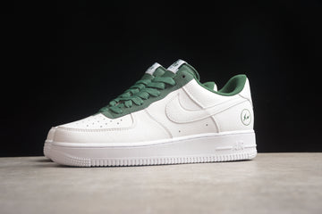Nike airforce A1 blanc et vert olive chaussures