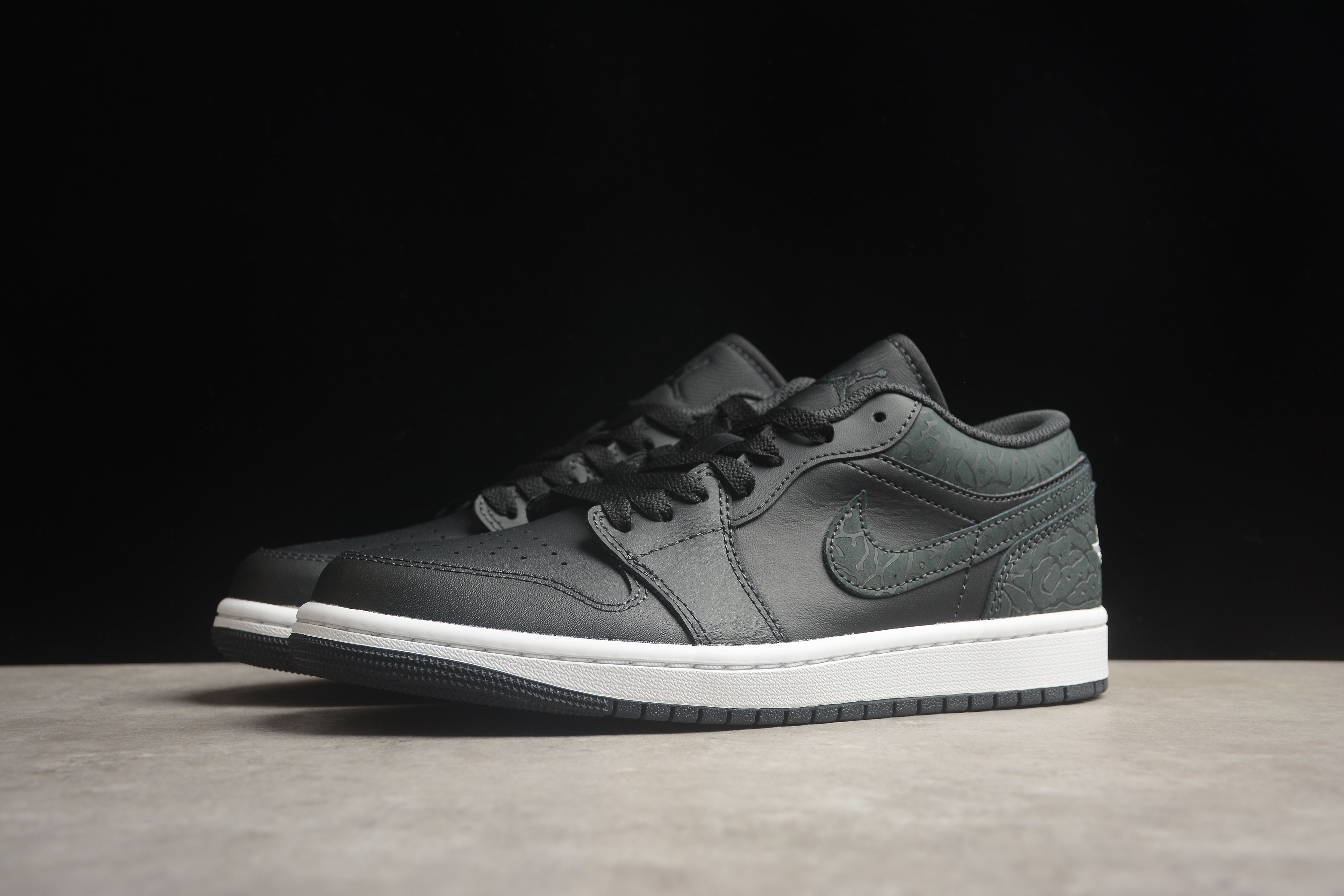 Air jordan low 1 black