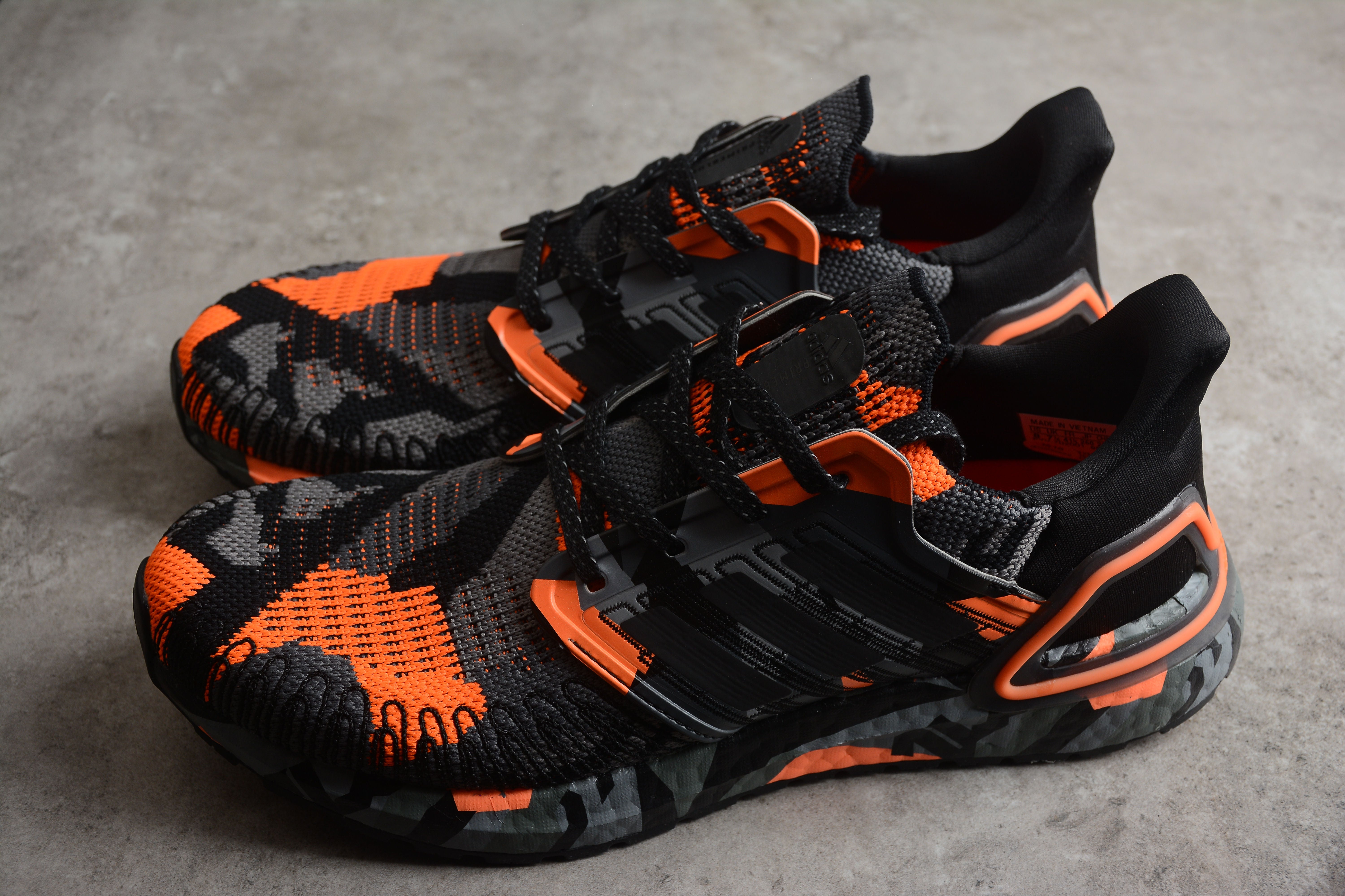 Chaussures Adidas Ultraboost Army noir/orange