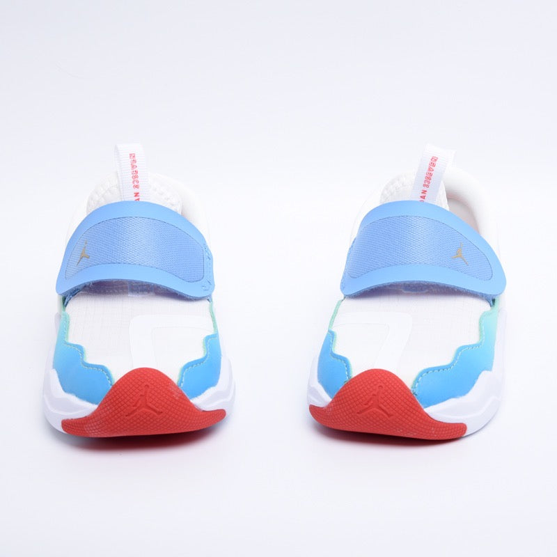 Chaussures Jordan shark blanches et bleues
