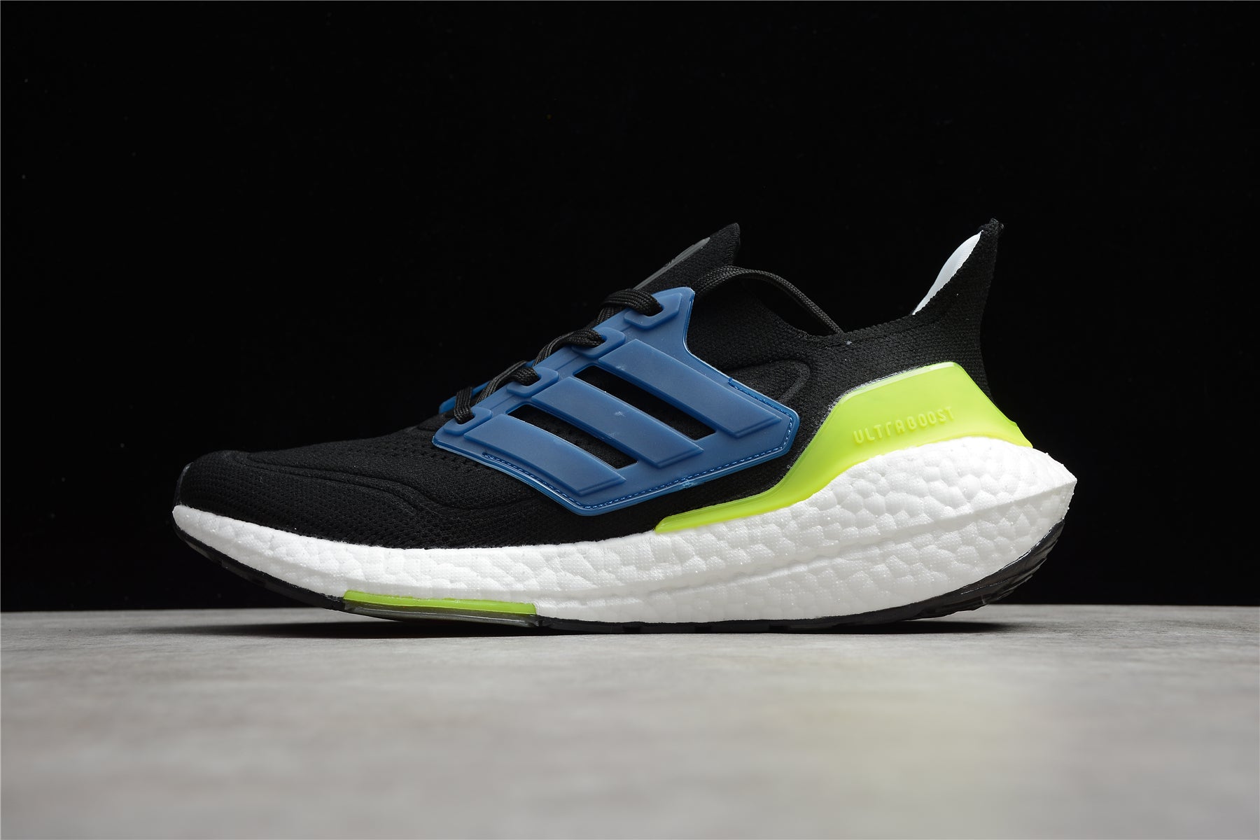 Chaussures Adidas ultraboost noir bleu vert