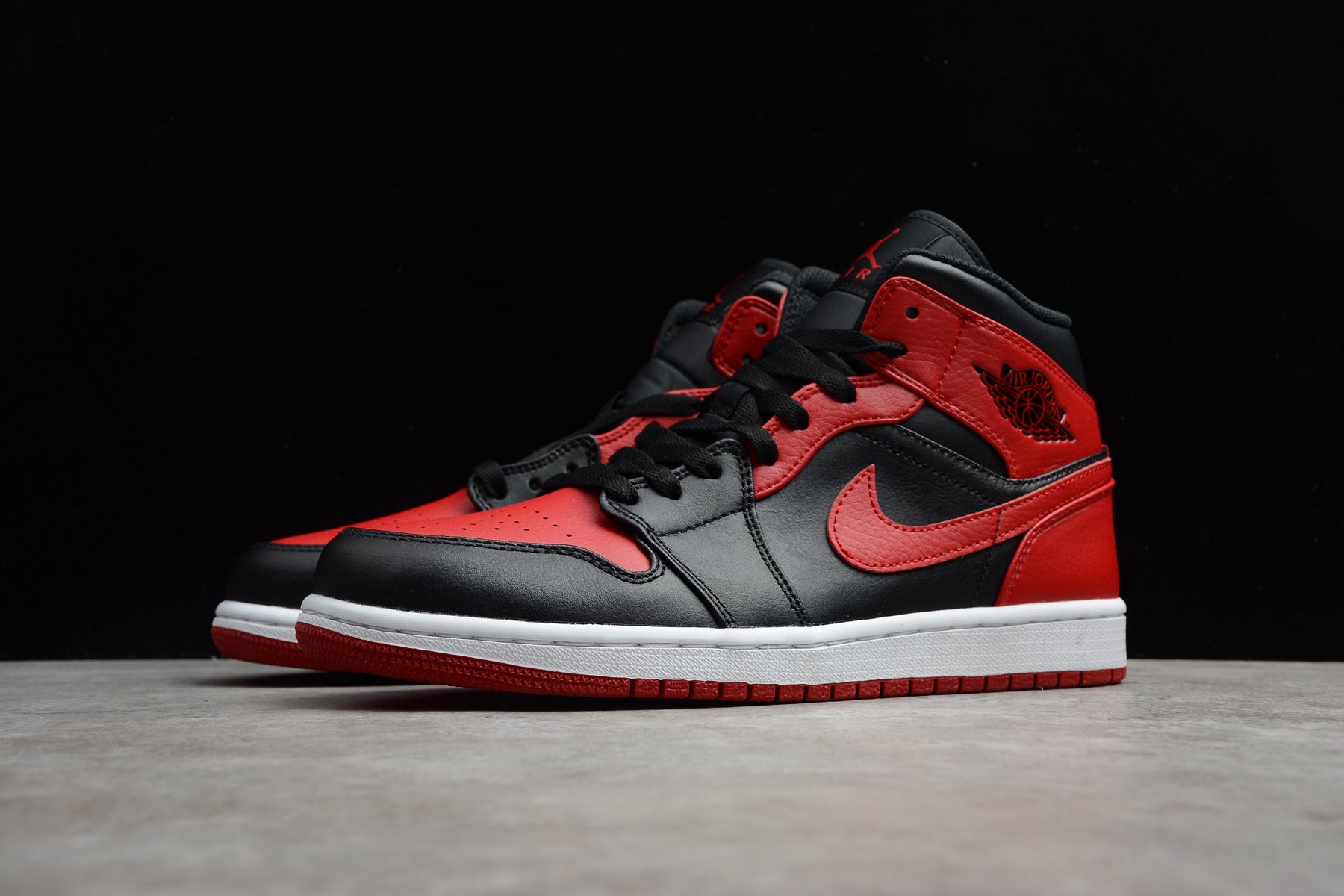 Air jordan mid bred