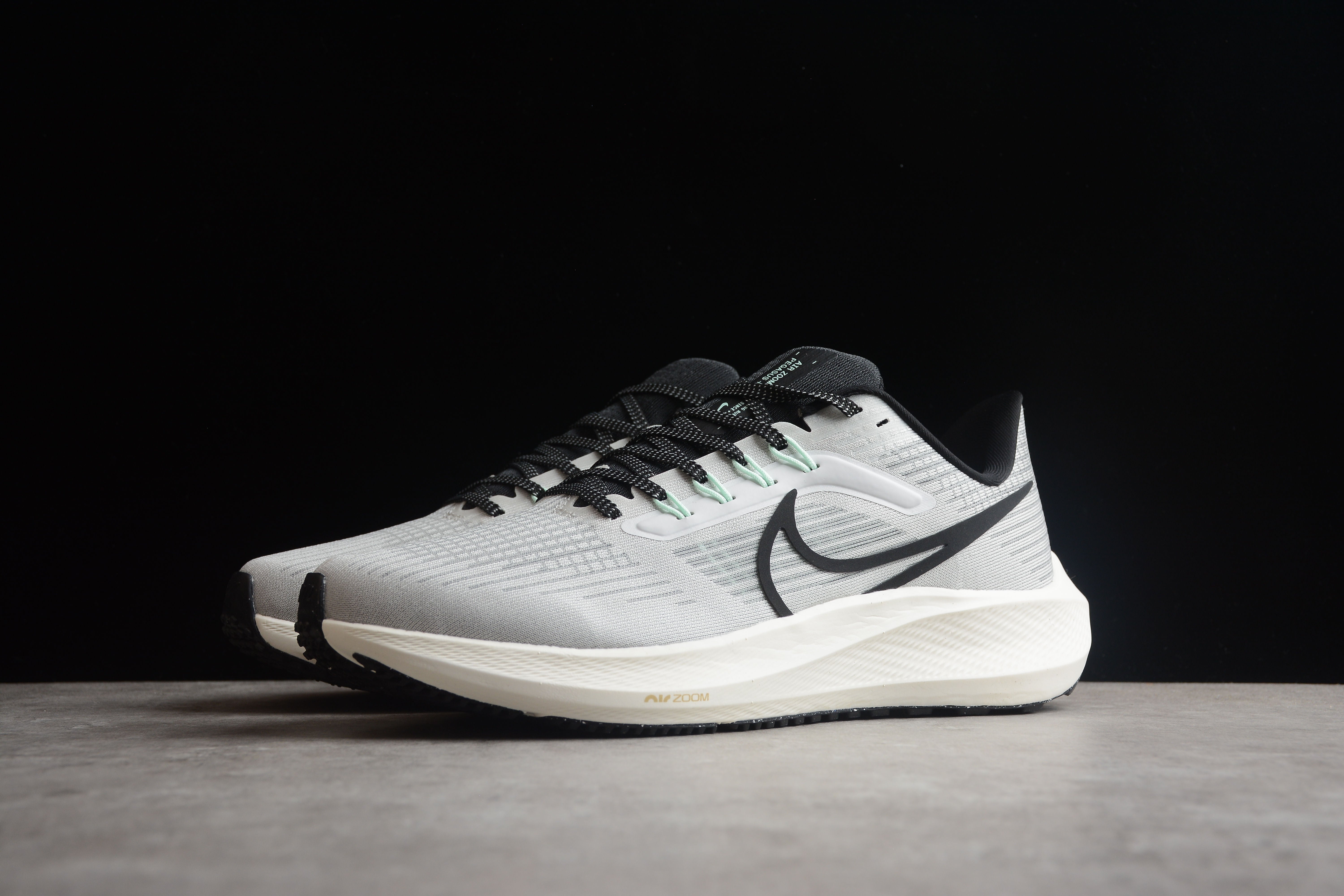 Nike pegasus white/black