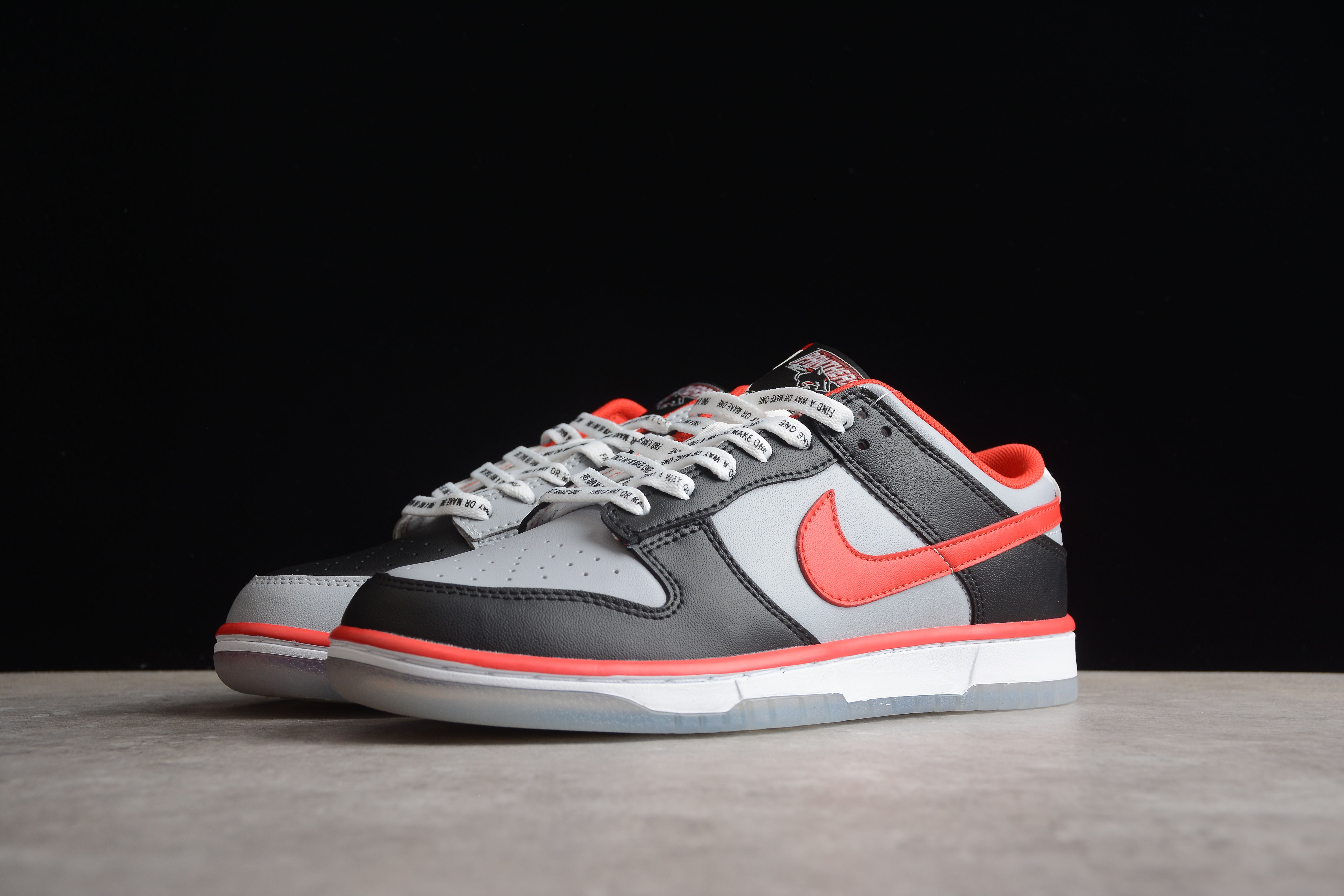 Nike SB dunk low grey/red shoes