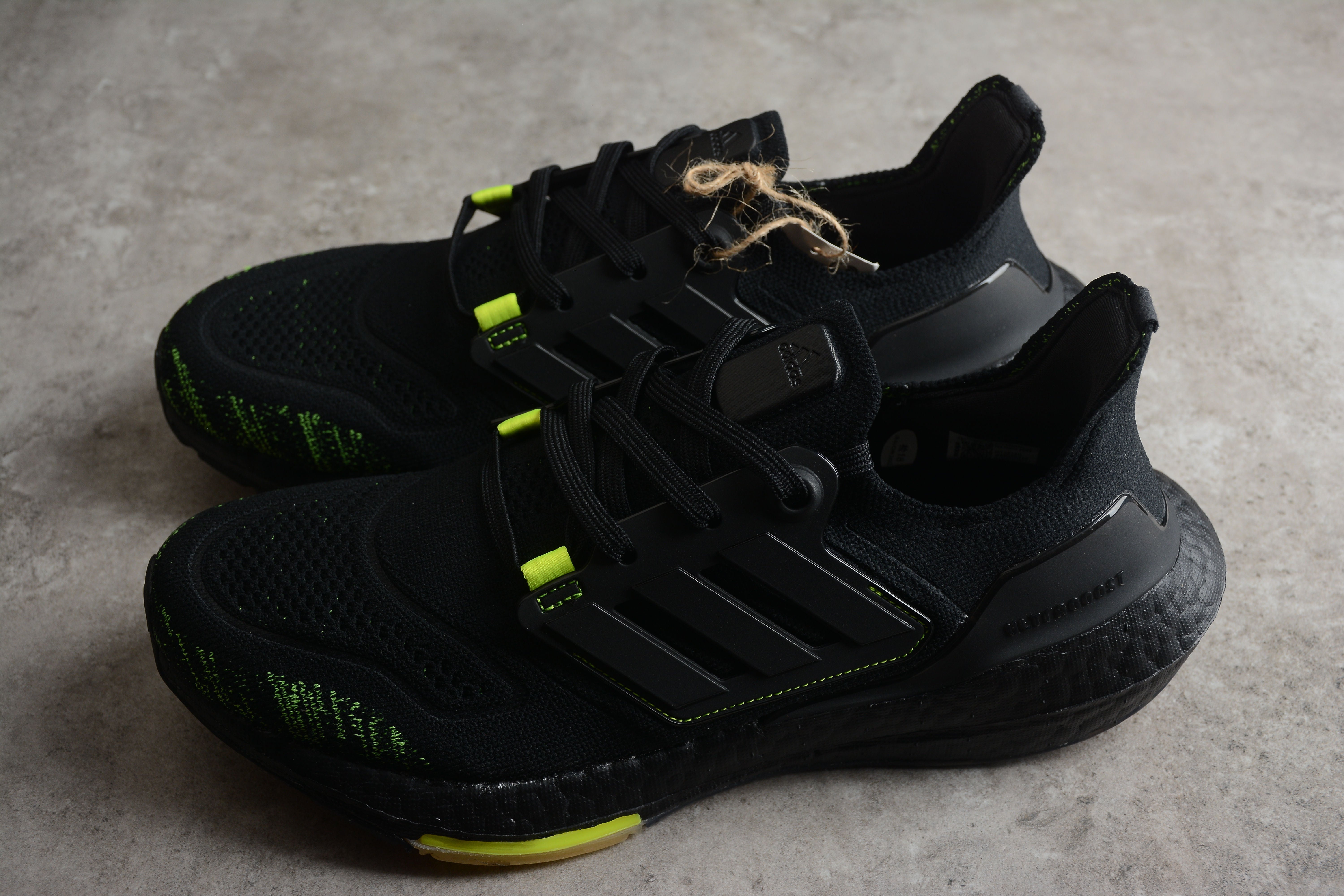 Chaussures Adidas ultraboost noir/jaune
