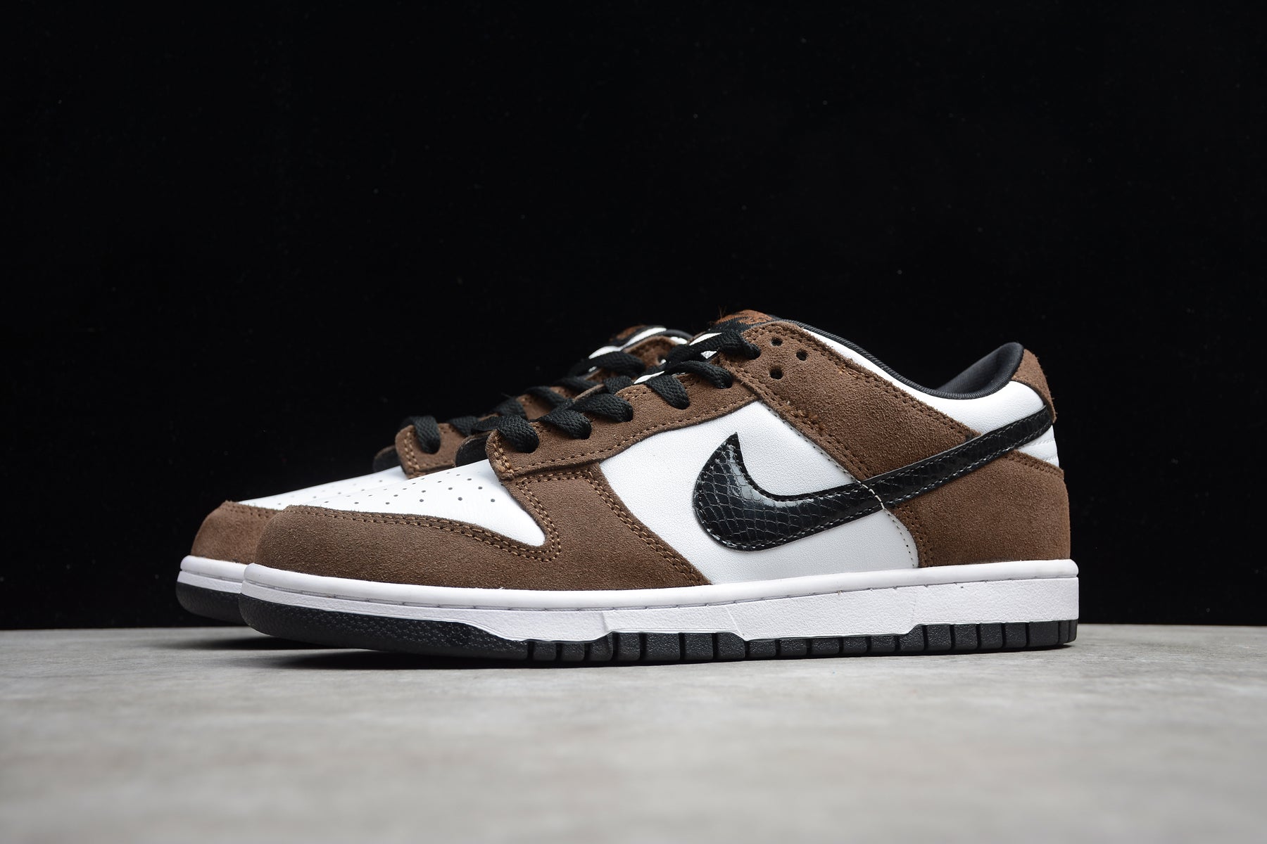 Nike SB dunk low brown shoes