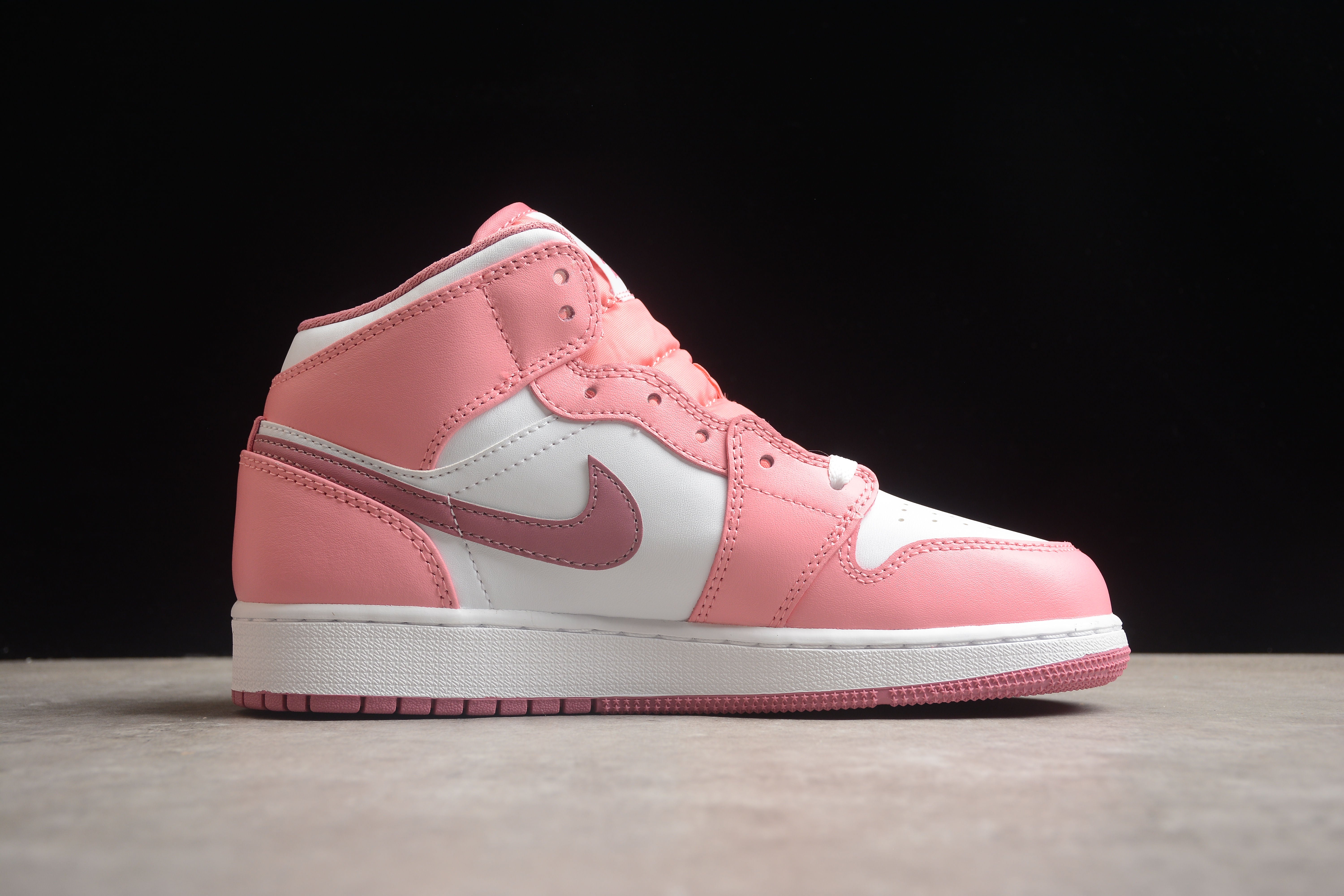 Air jordan mid pink