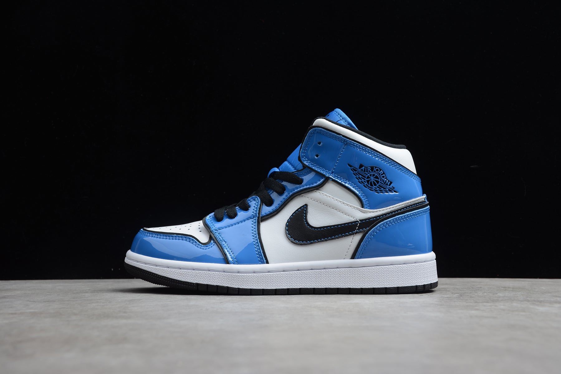 Air jordan mid blue