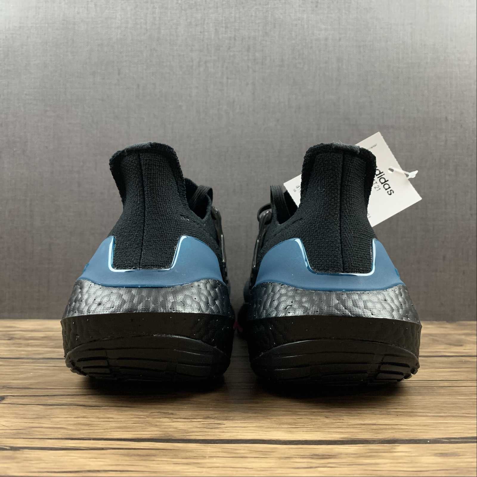 Chaussures Adidas ultraboost noir/bleu/rose