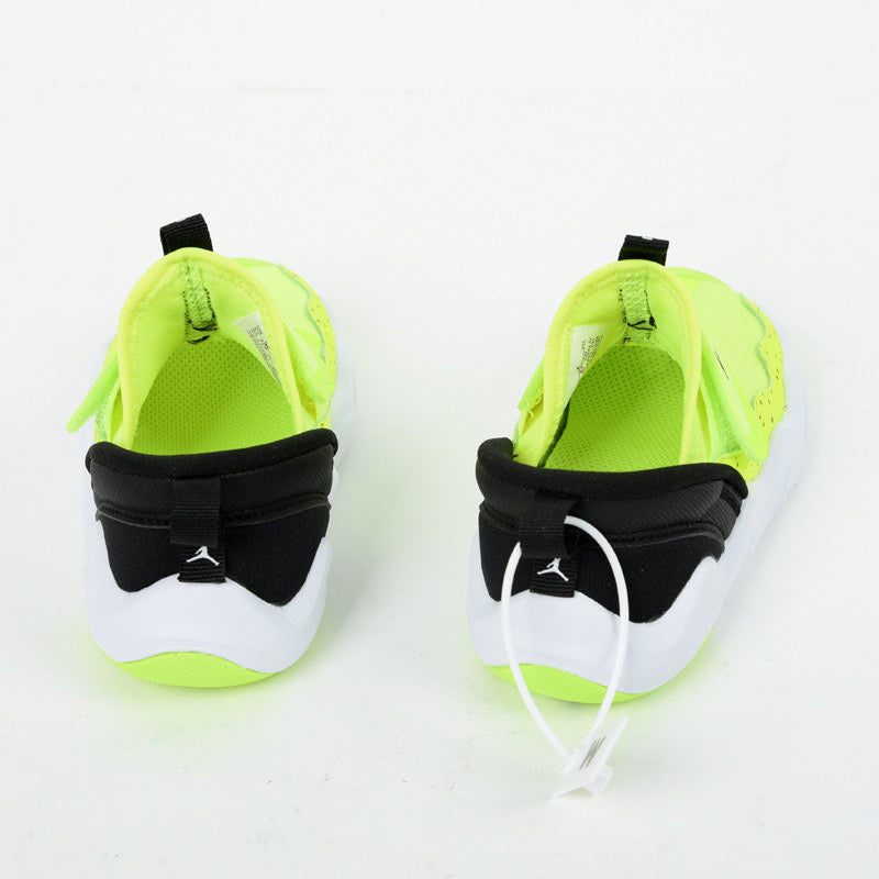 Chaussures Jordan requin jaune