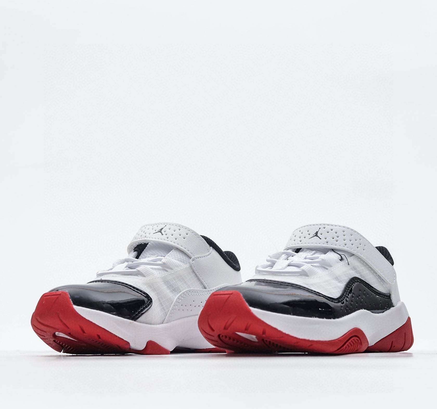Nike air jordan retro low cut noir/blanc/rouge chaussures