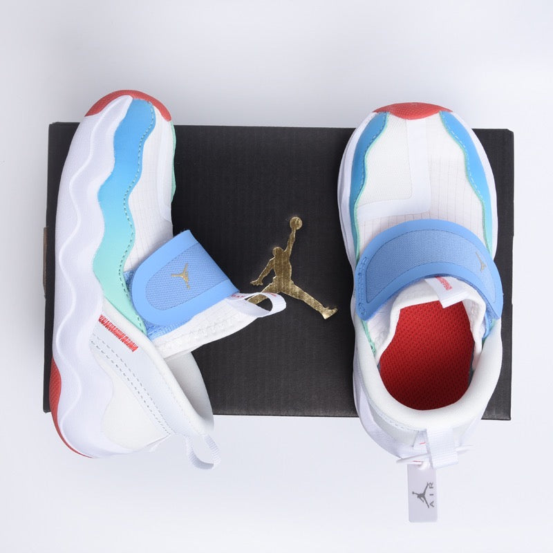 Chaussures Jordan shark blanches et bleues
