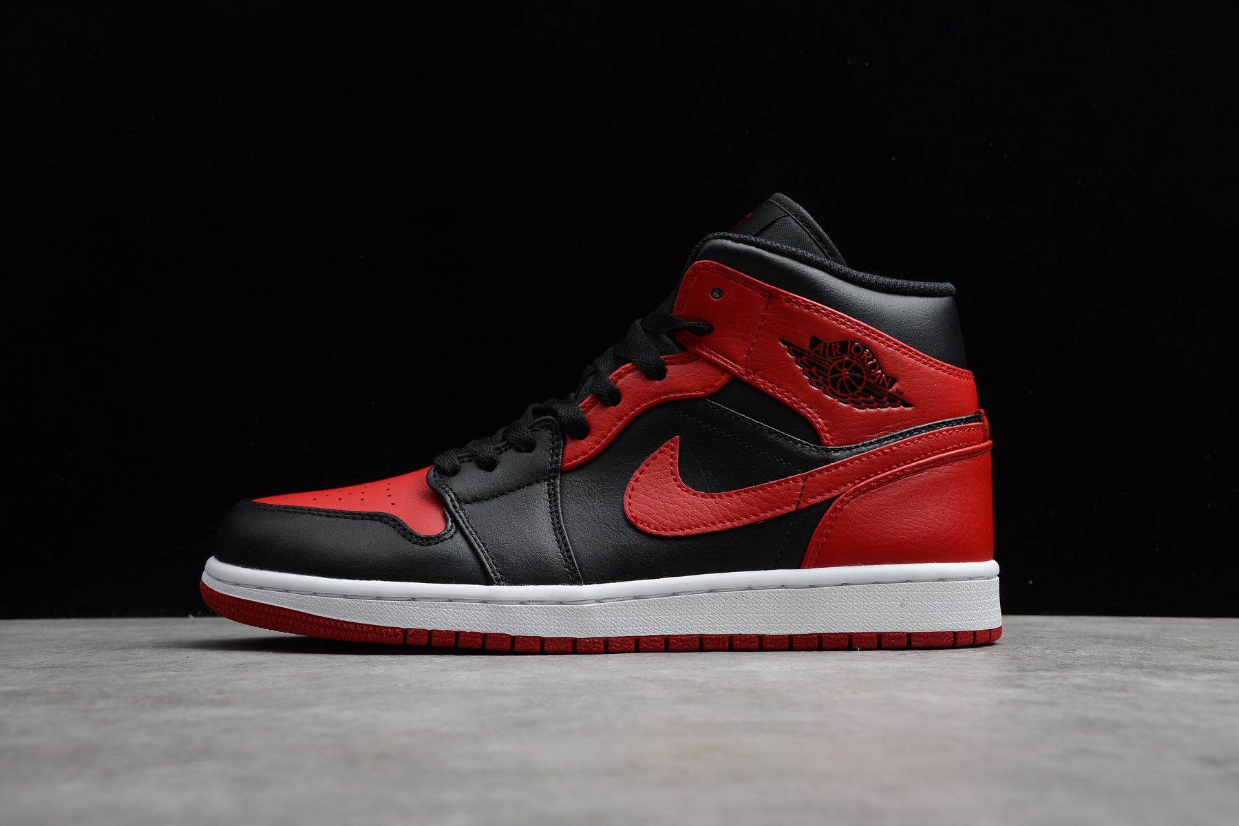 Air jordan mid bred