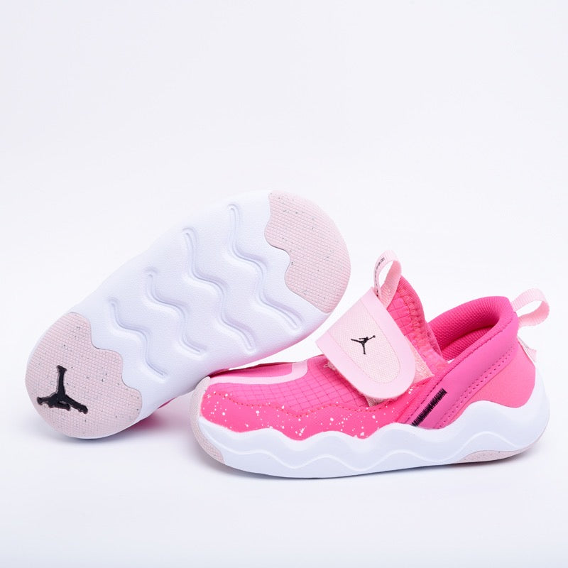 Chaussures Jordan requin rose