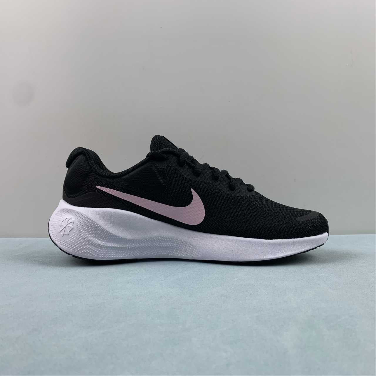 Nike revolution 7 black and pink shoes