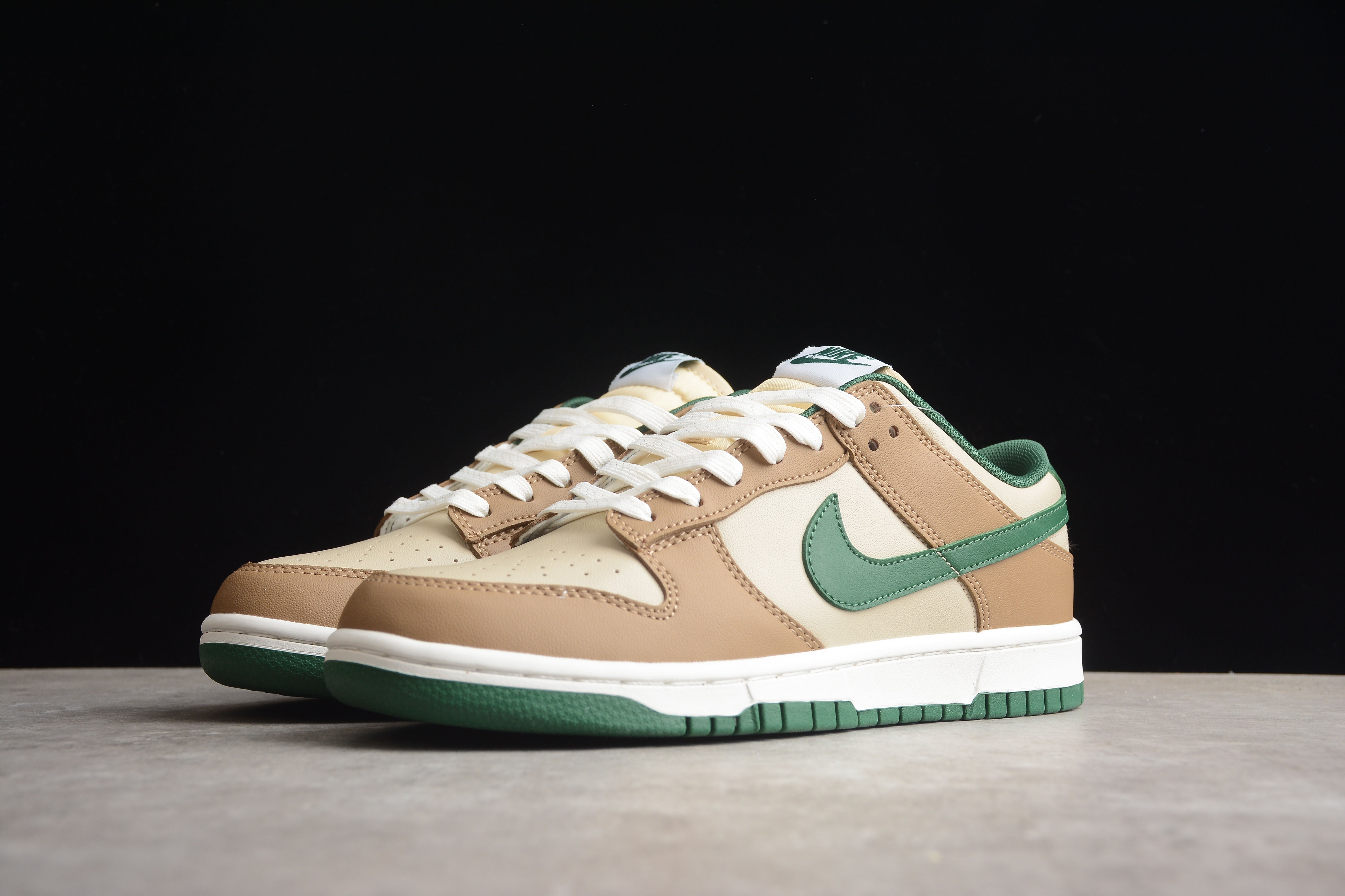 Nike SB dunk low beige/green shoes