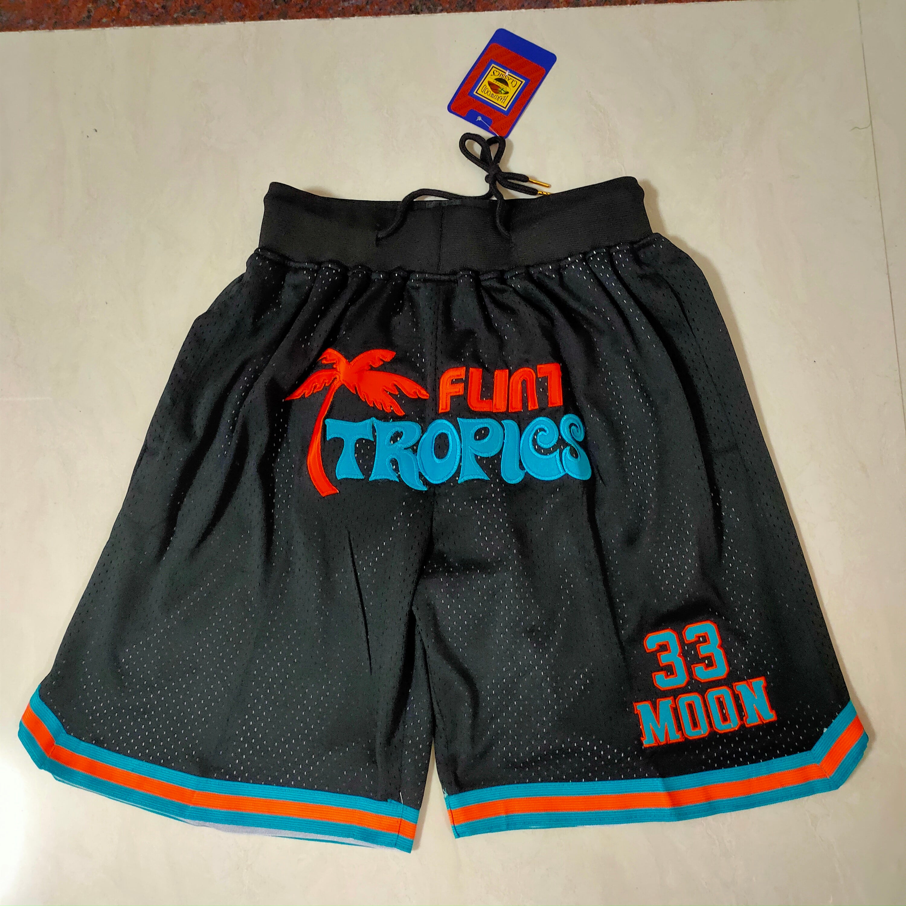 Flint tropics 33 moon black shorts