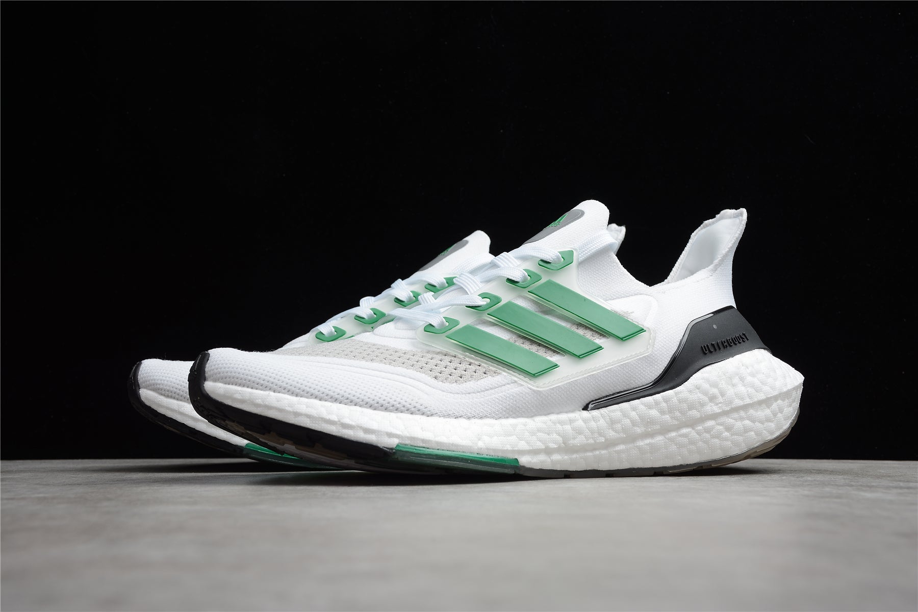 Chaussures Adidas ultraboost blanc vert