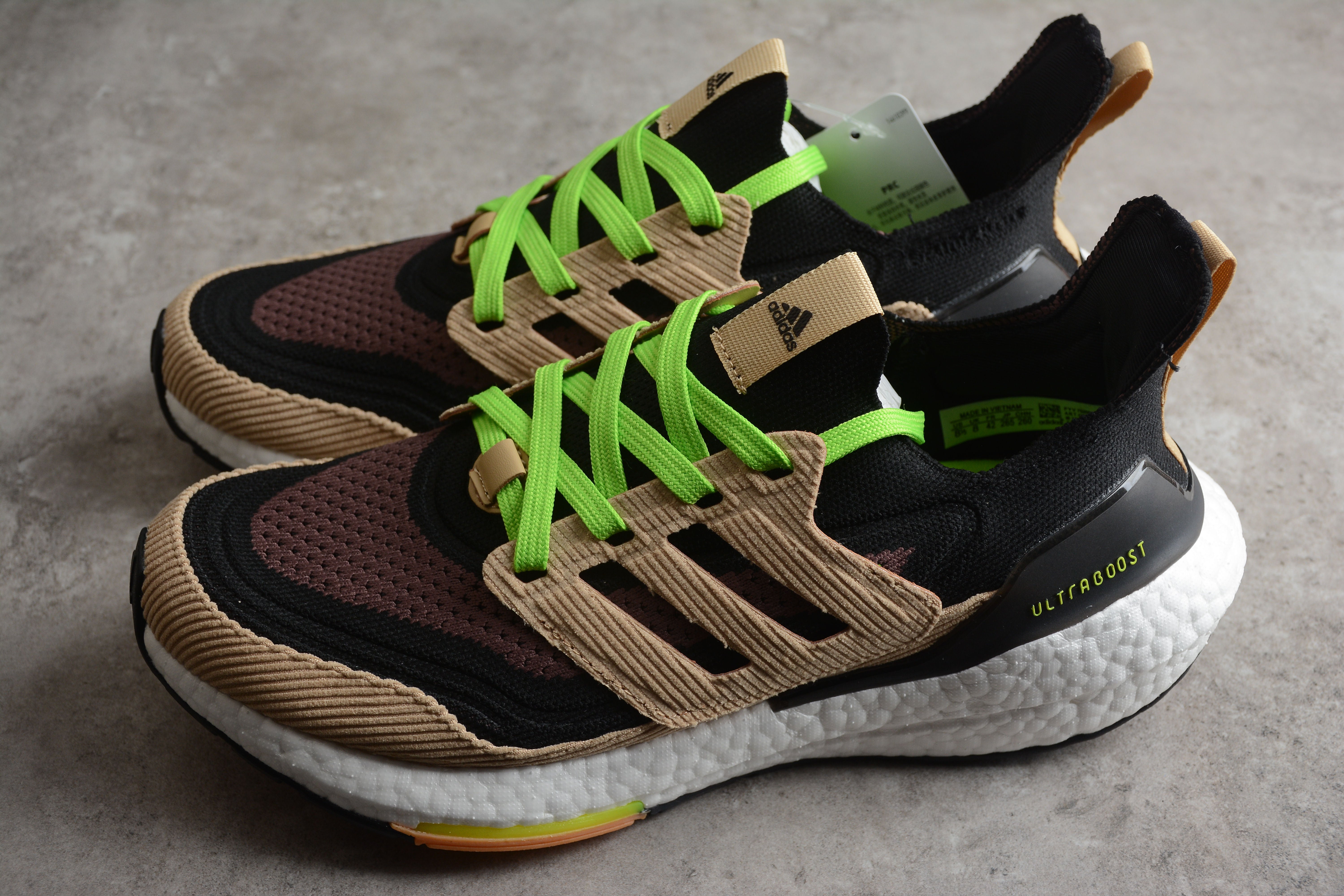 Chaussures Adidas ultraboost noires et marron