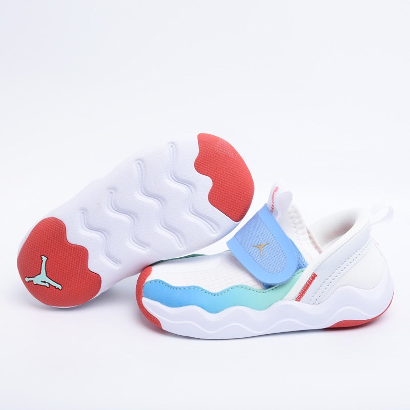 Chaussures Jordan shark blanches et bleues
