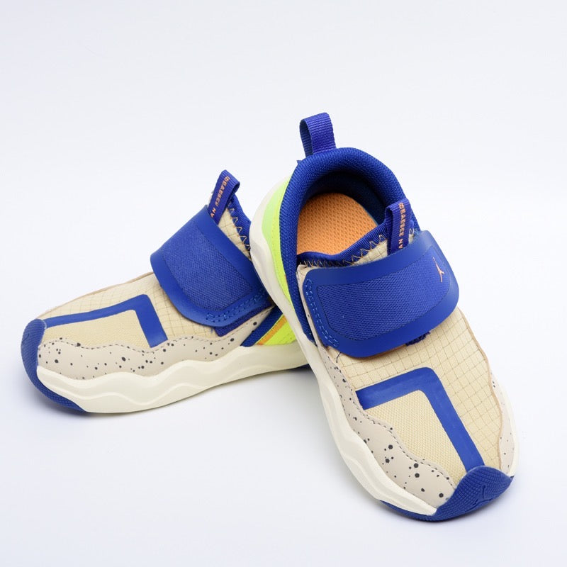 Chaussures Jordan shark beiges et bleues