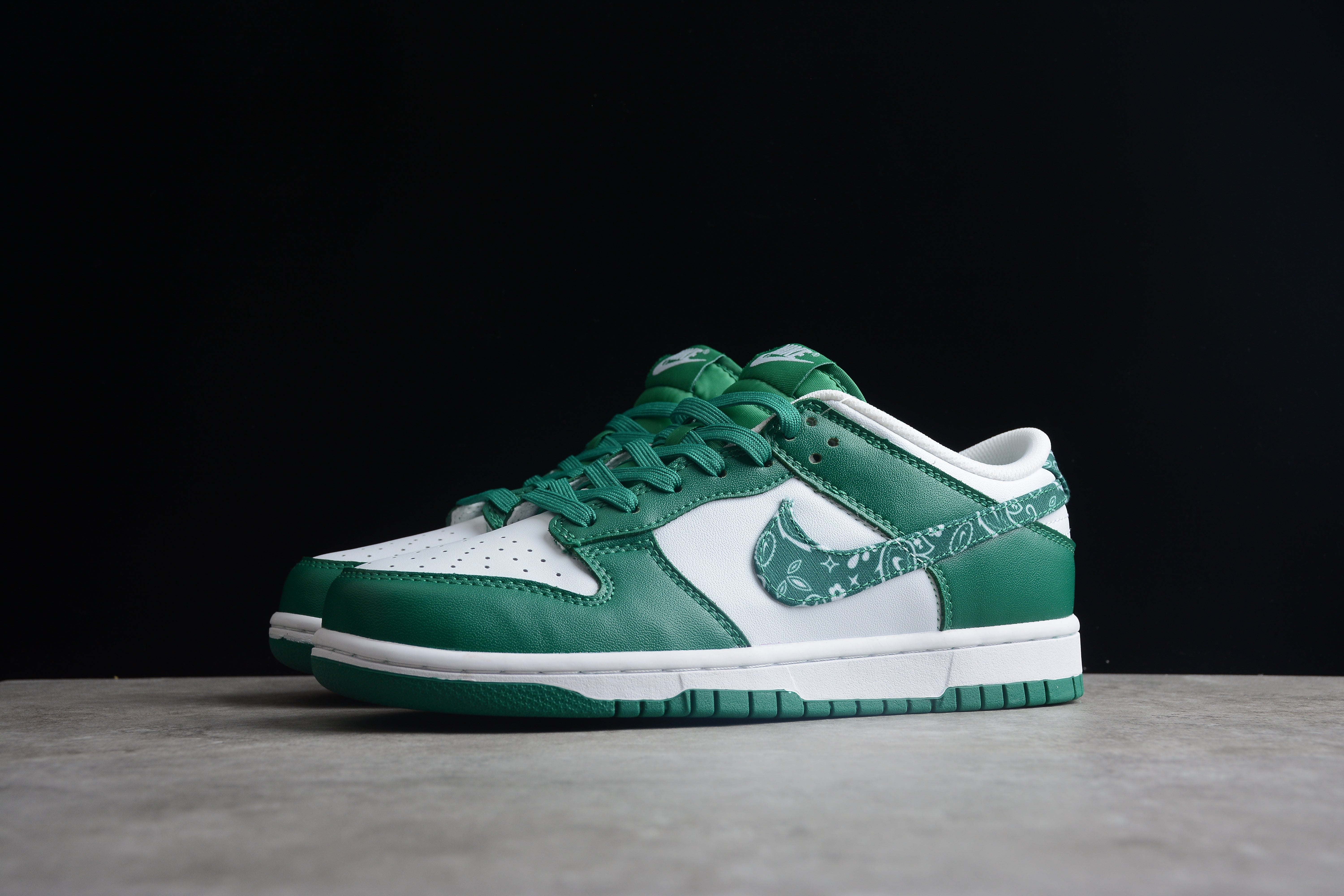 Nike SB low dunk vert paisley chaussures