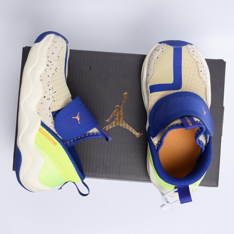 Chaussures Jordan shark beiges et bleues